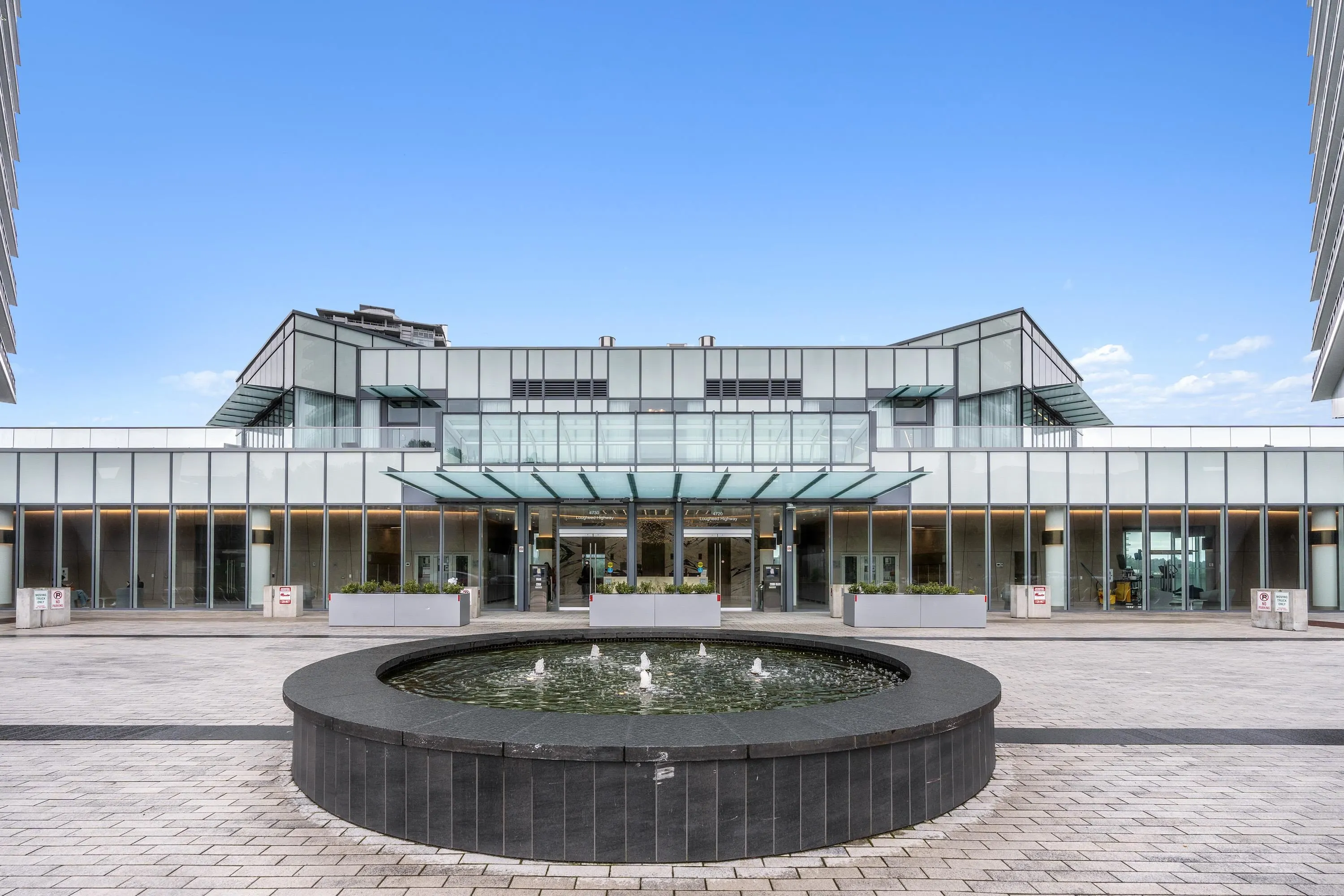 3905 4730 Lougheed Highway