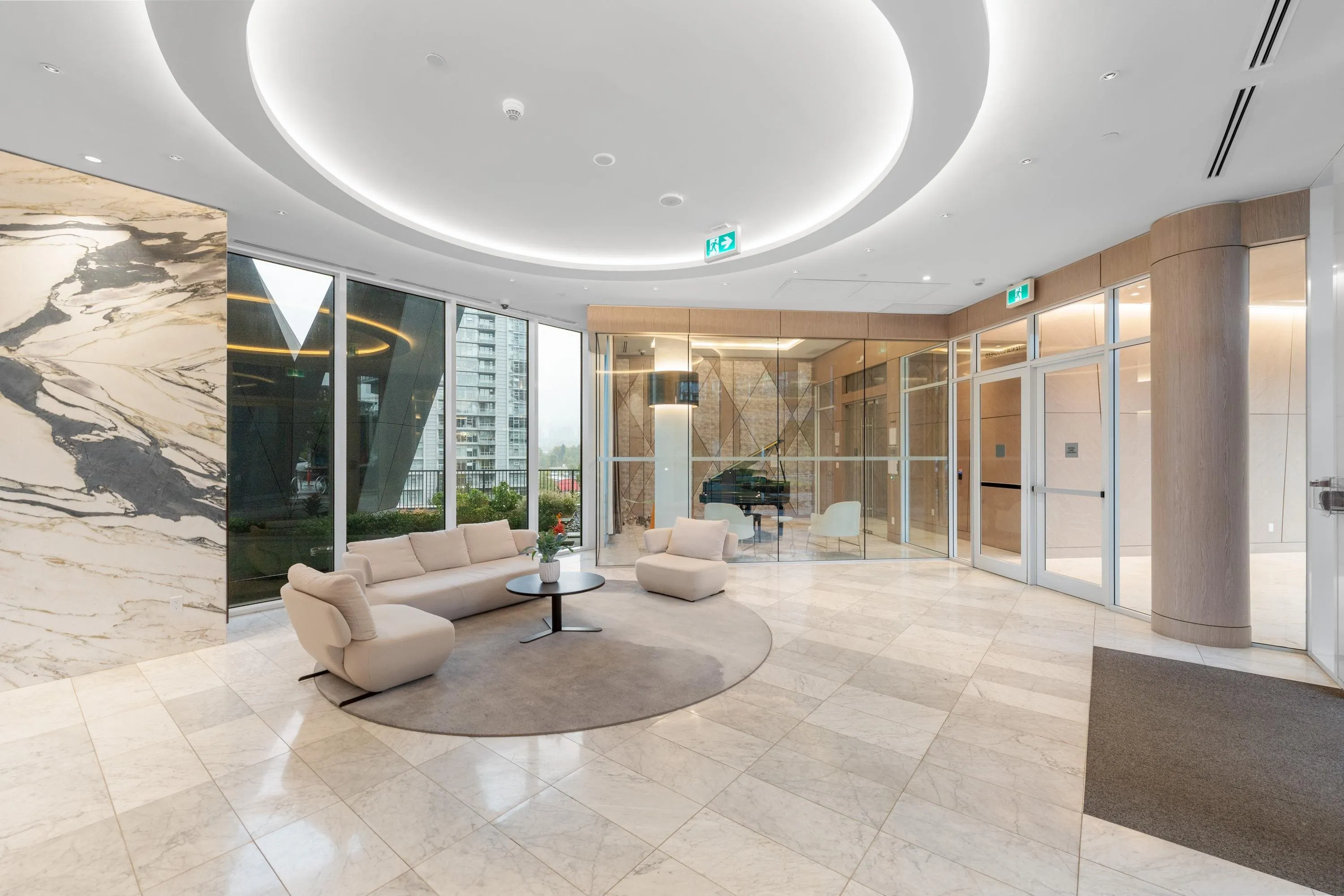 3905 4730 Lougheed Highway