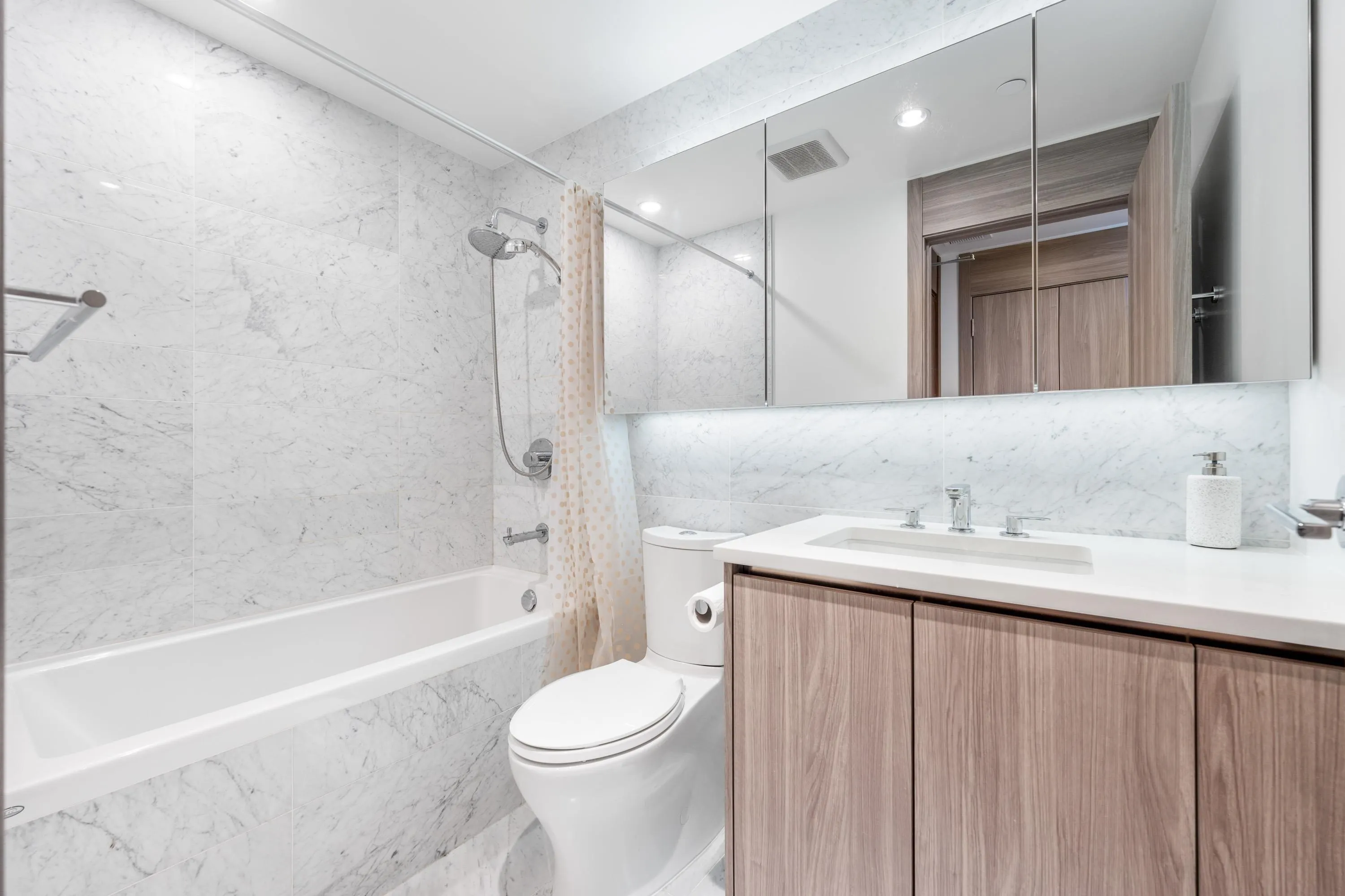 3905 4730 Lougheed Highway