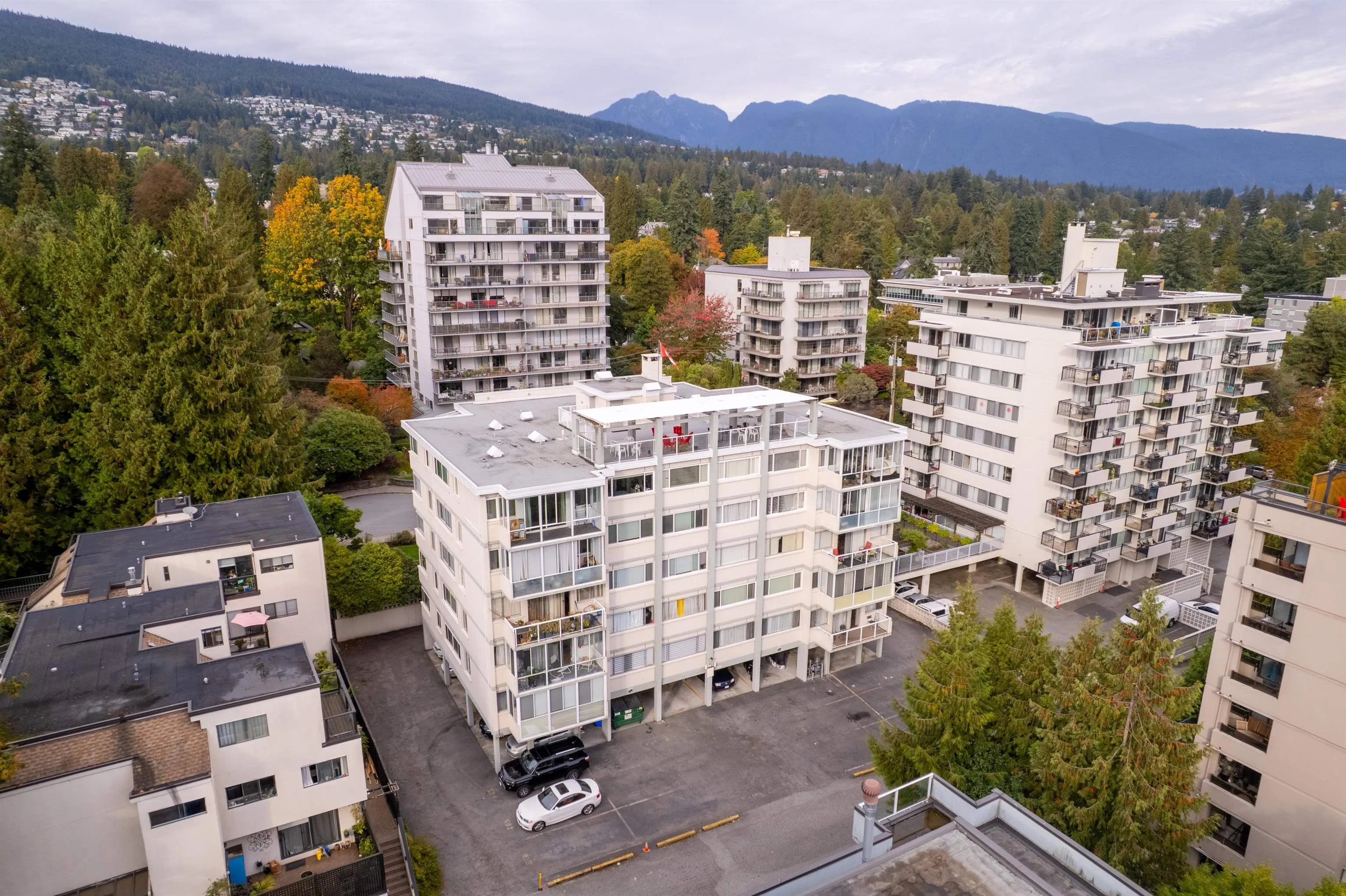 402 1750 Esquimalt Avenue
