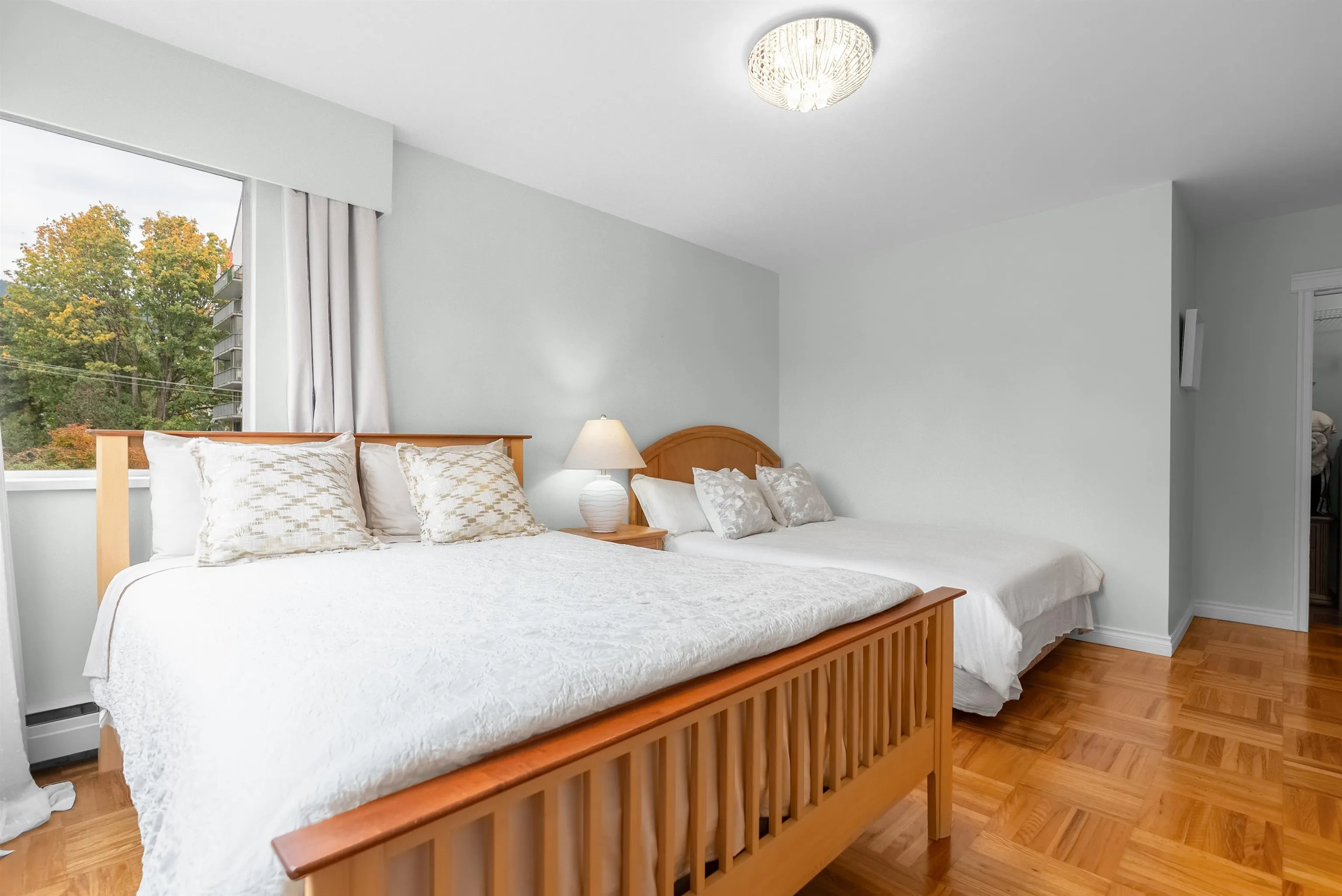 402 1750 Esquimalt Avenue