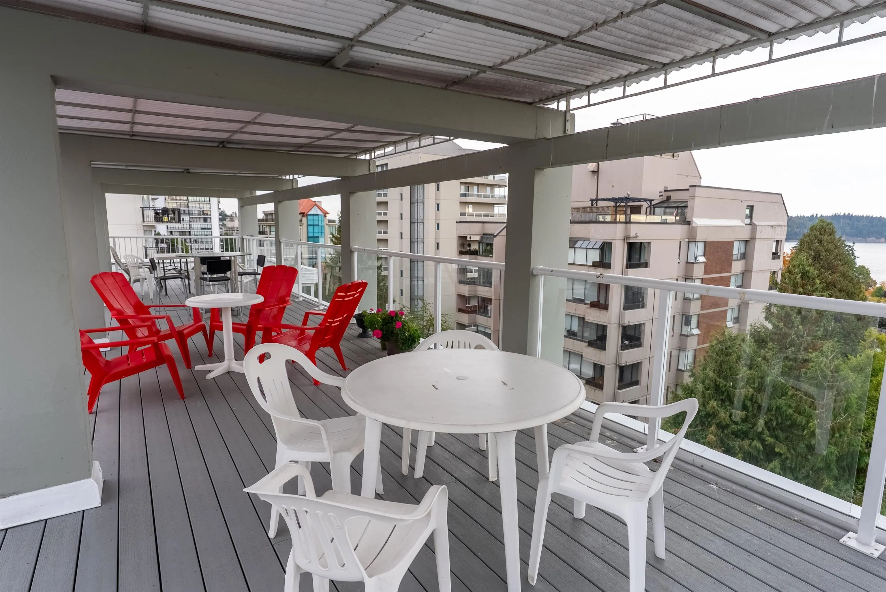 402 1750 Esquimalt Avenue