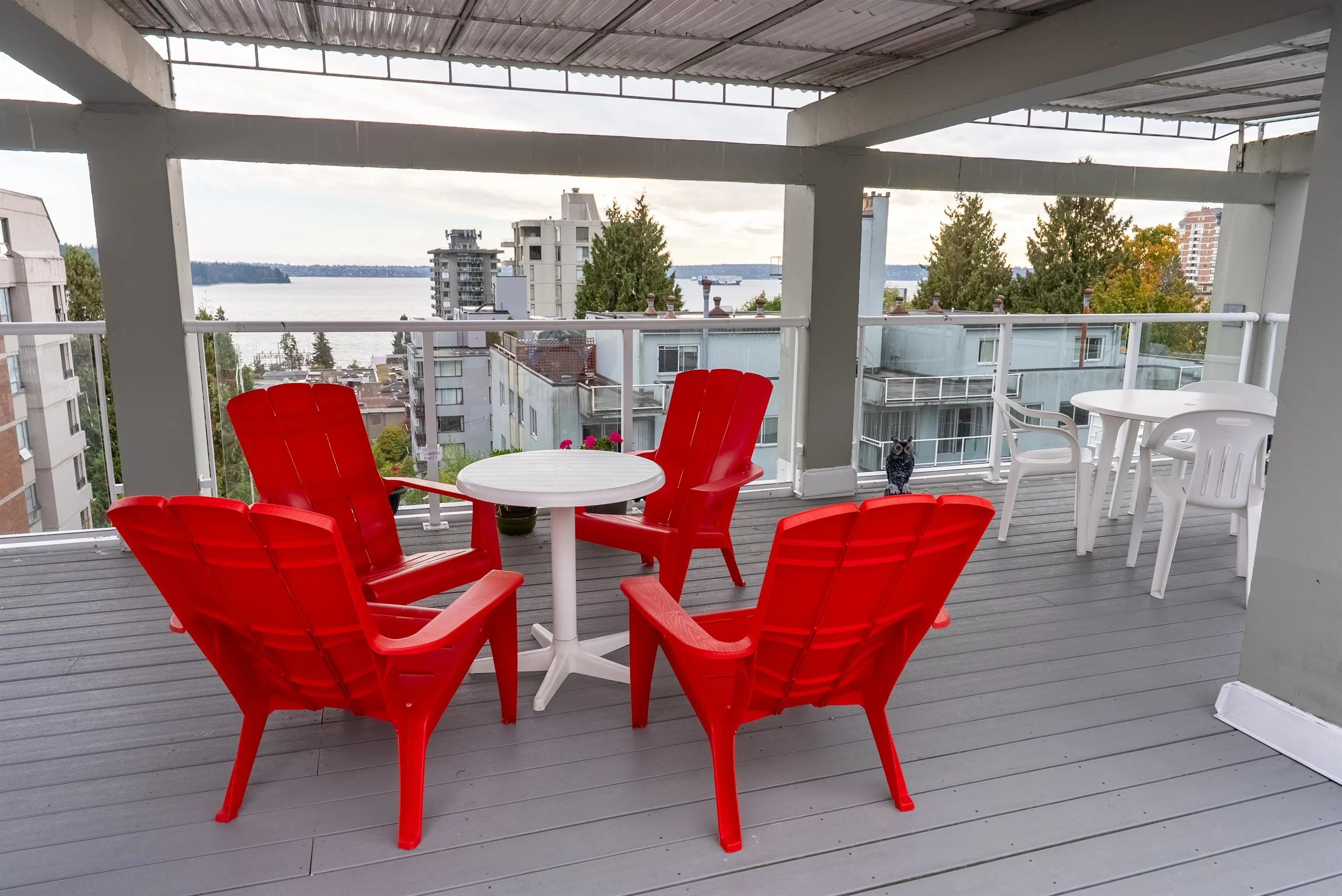 402 1750 Esquimalt Avenue