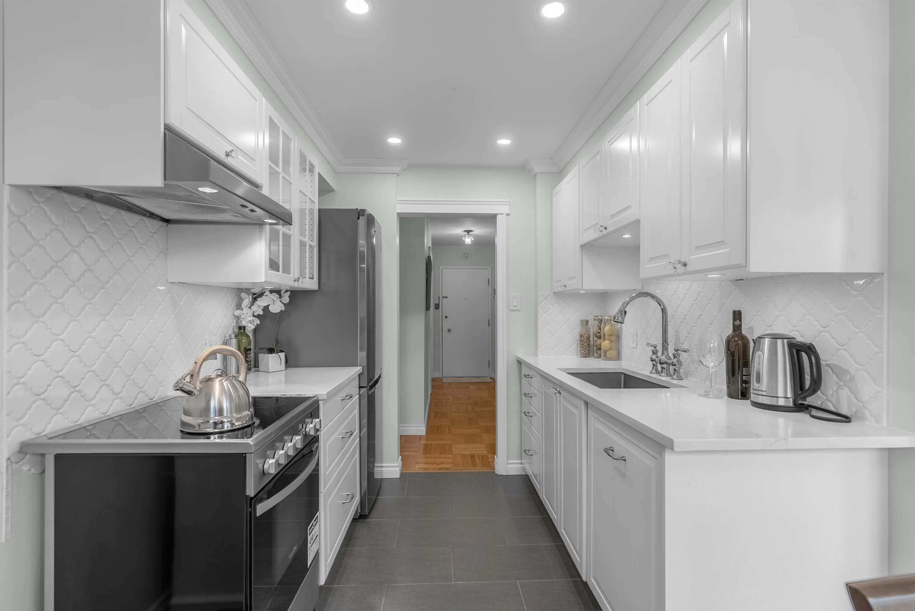 402 1750 Esquimalt Avenue