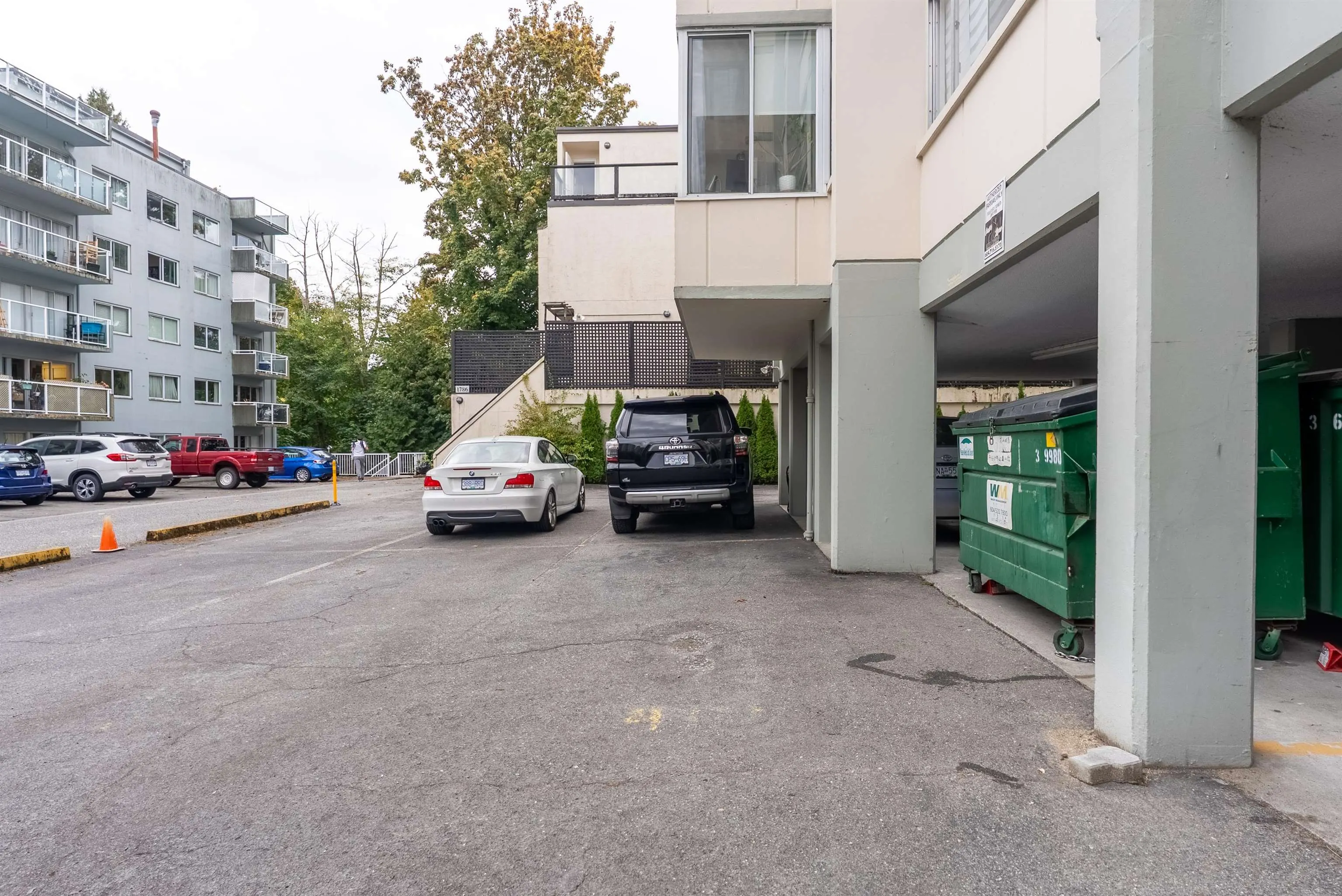 402 1750 Esquimalt Avenue