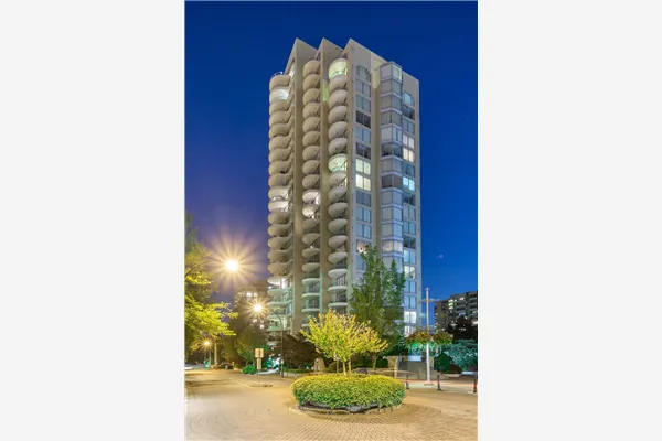 1605 739 Princess Street