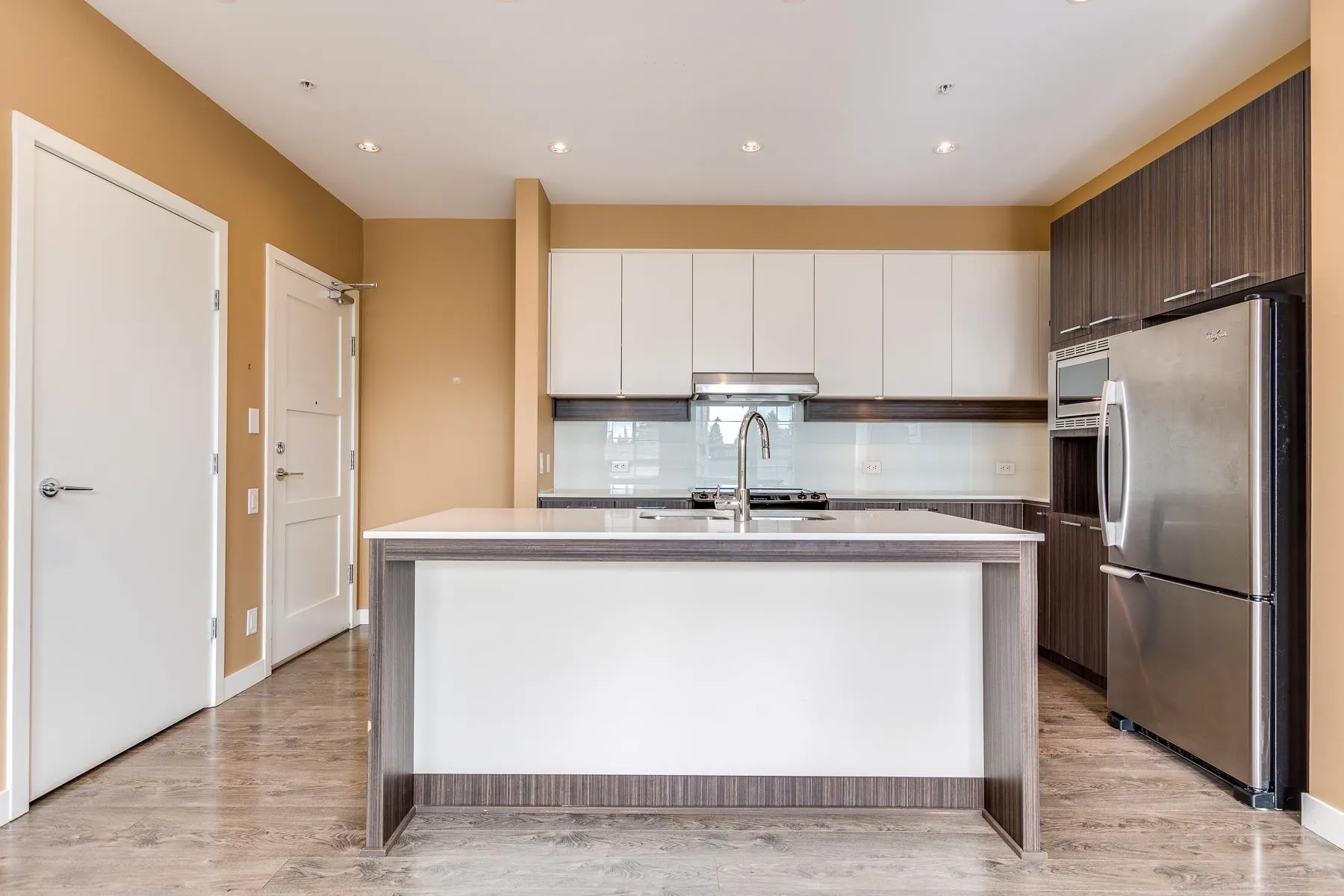 415 553 Foster Avenue