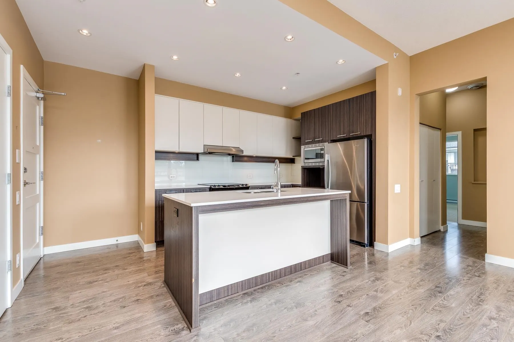 415 553 Foster Avenue