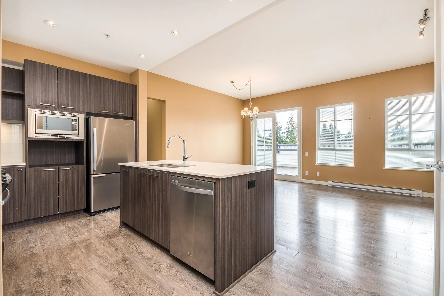 415 553 Foster Avenue