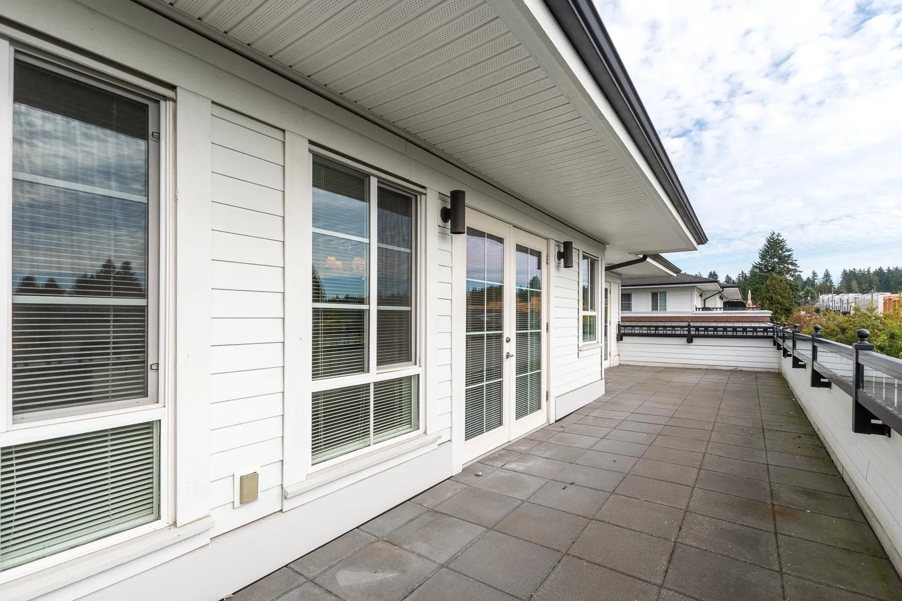 415 553 Foster Avenue