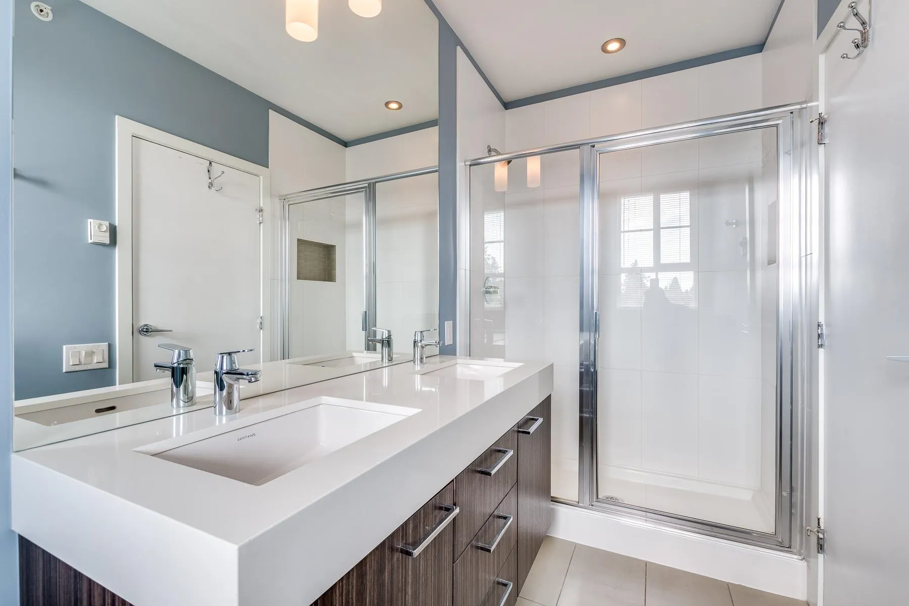 415 553 Foster Avenue