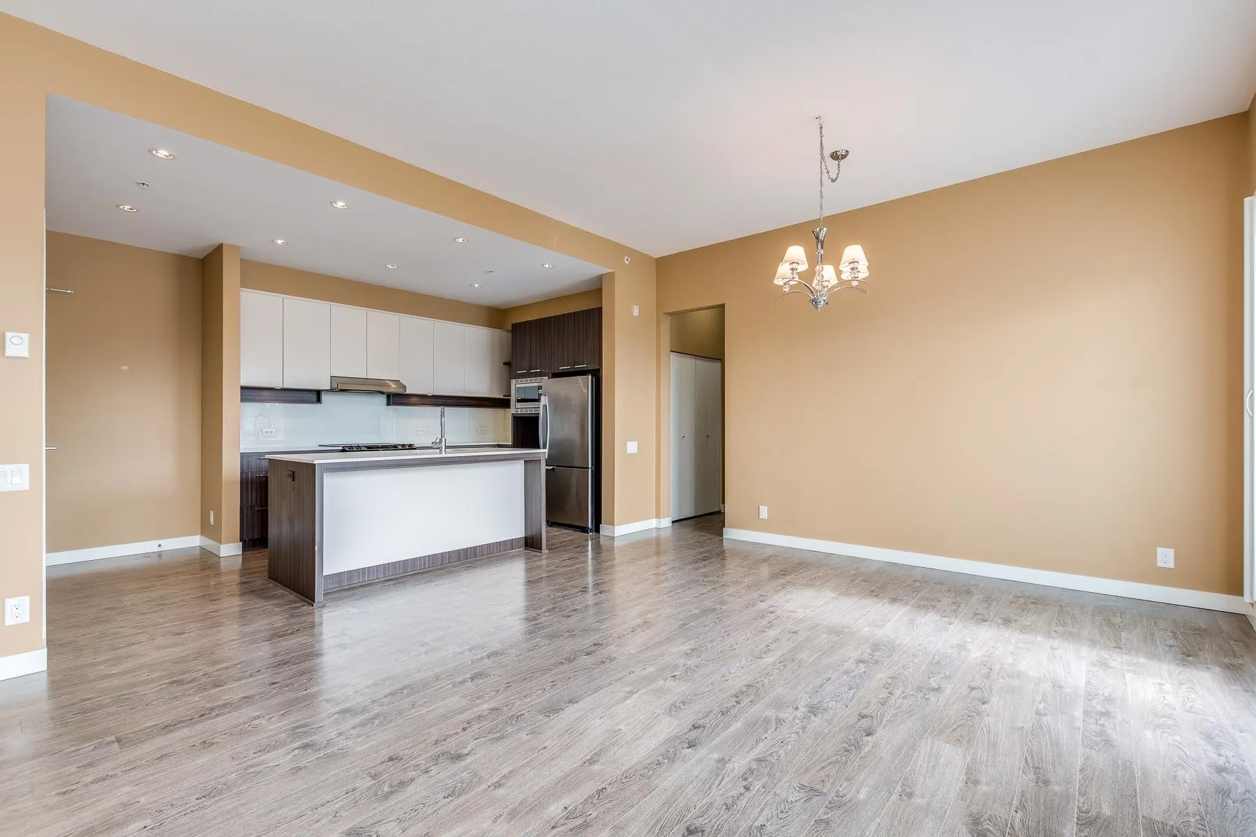 415 553 Foster Avenue