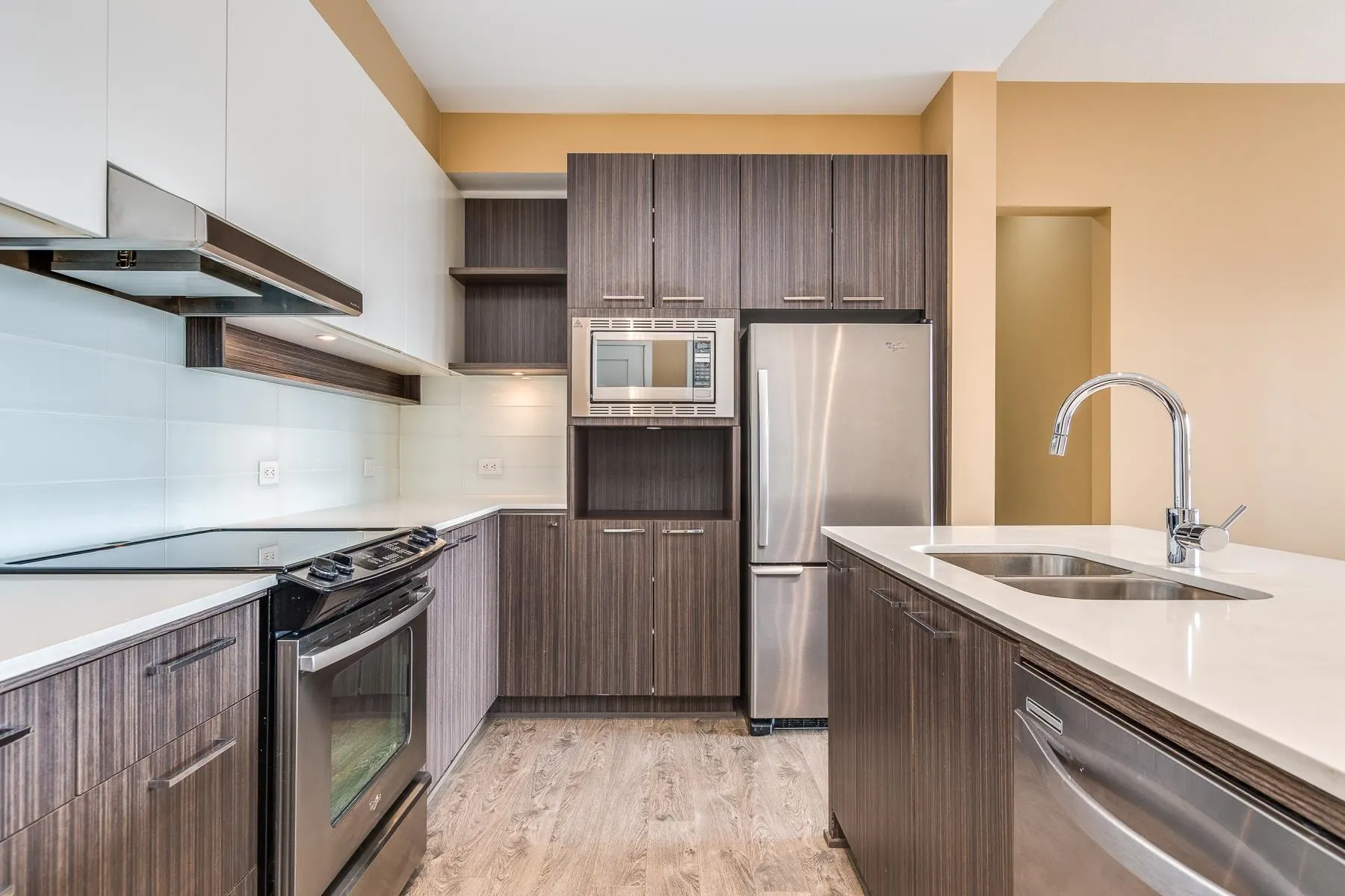 415 553 Foster Avenue