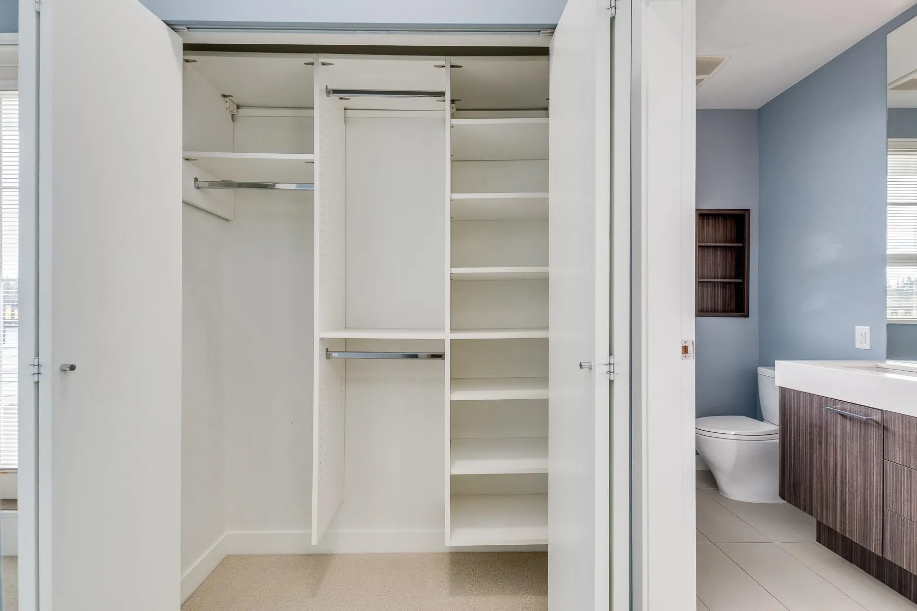 415 553 Foster Avenue