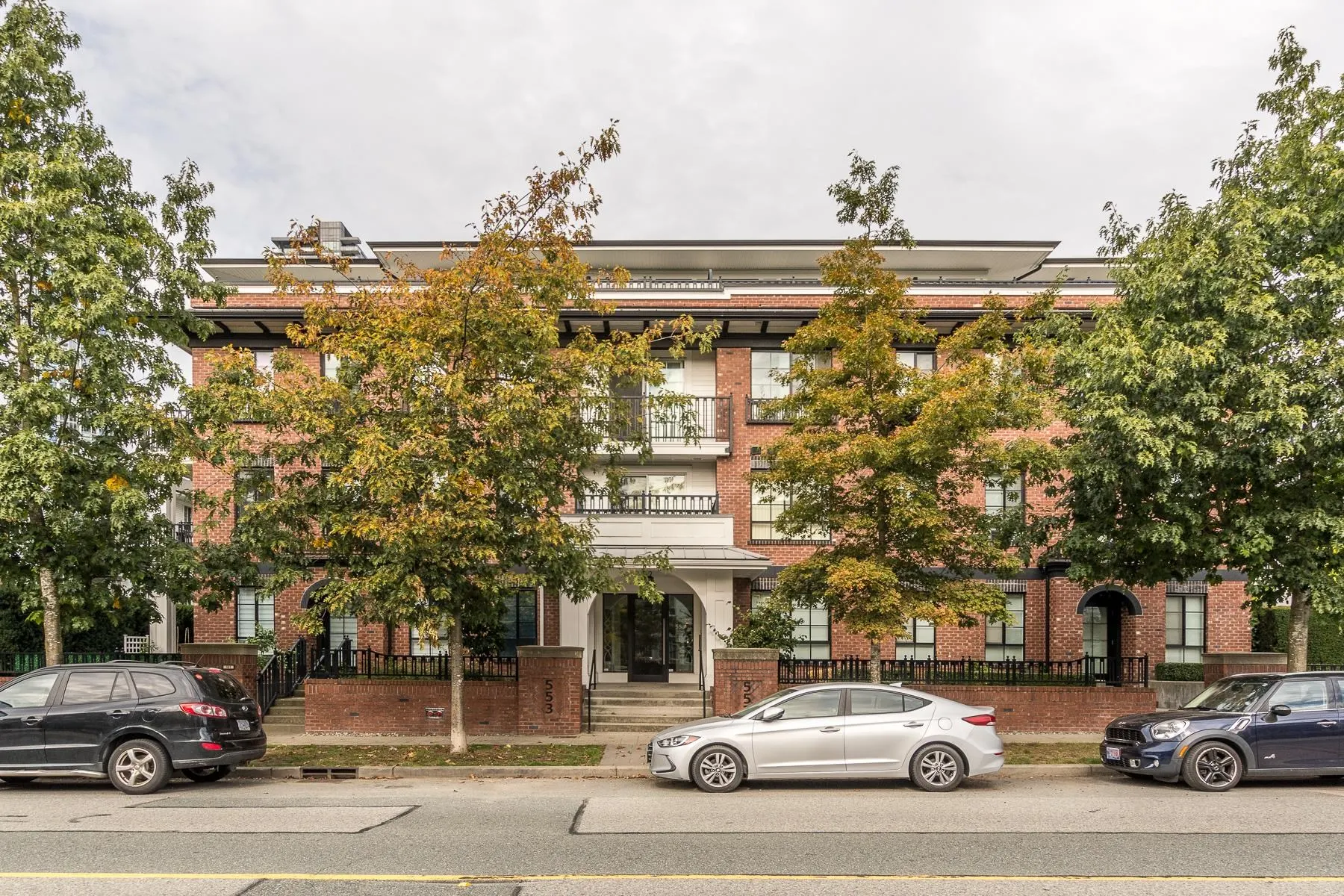 415 553 Foster Avenue