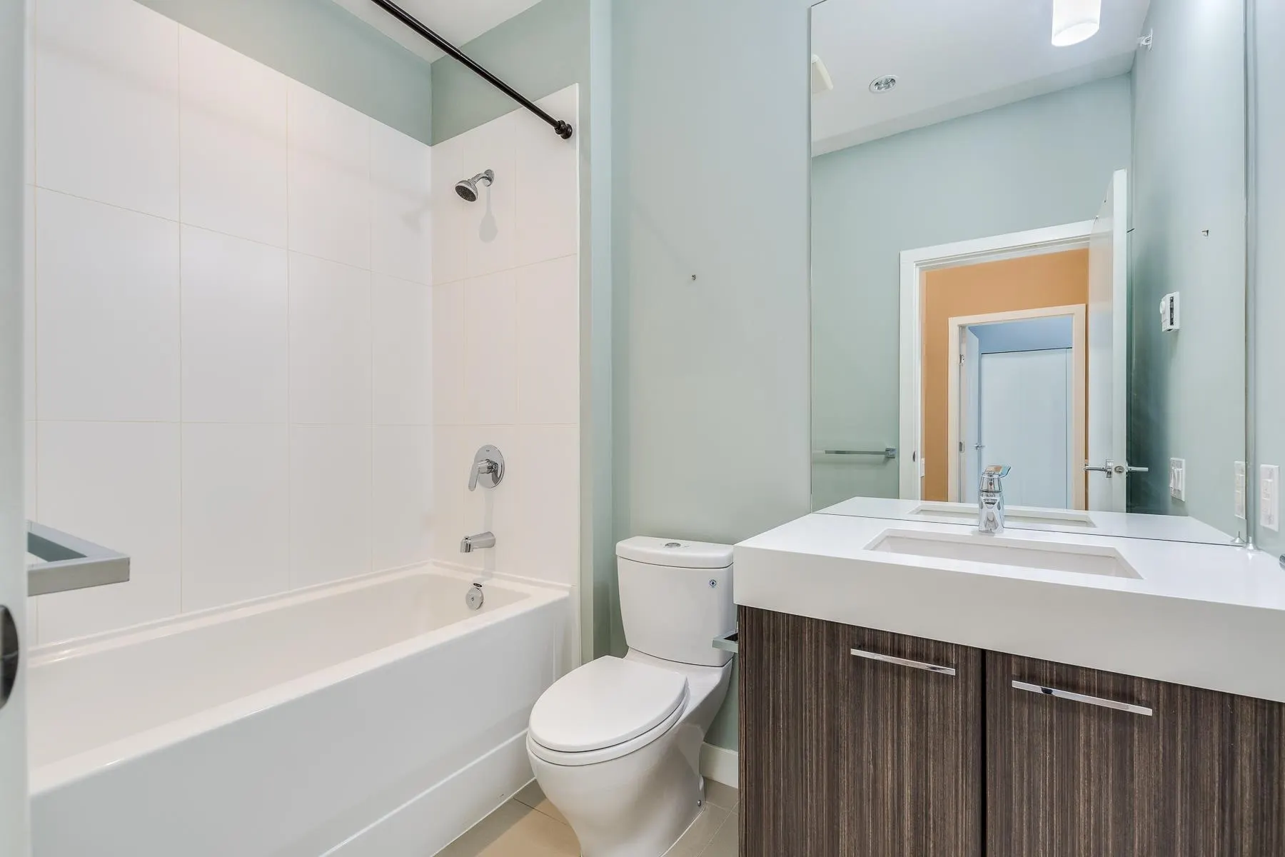 415 553 Foster Avenue