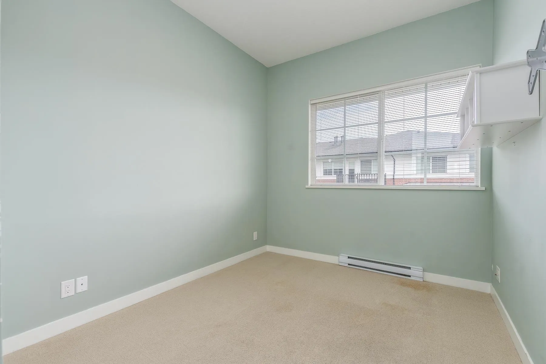 415 553 Foster Avenue