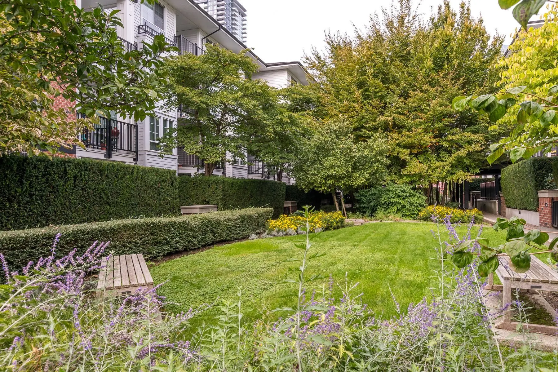 415 553 Foster Avenue