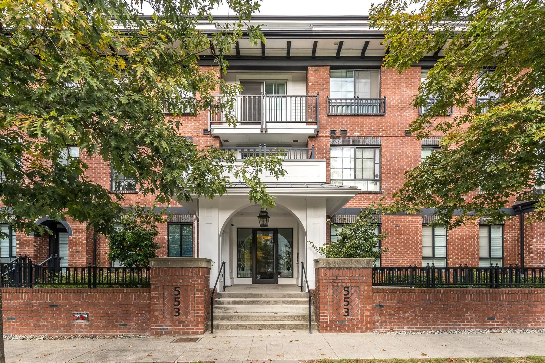 415 553 Foster Avenue