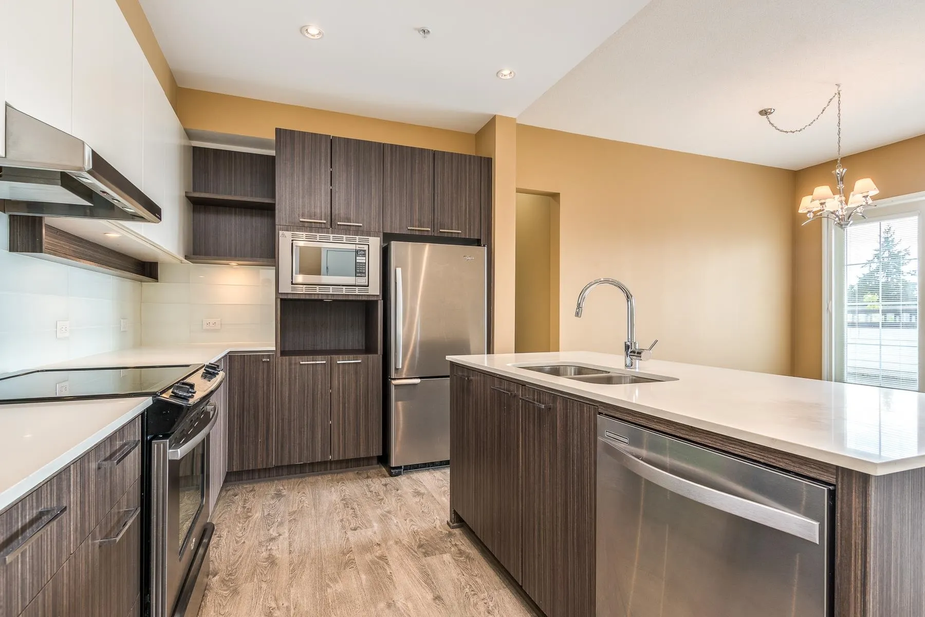 415 553 Foster Avenue