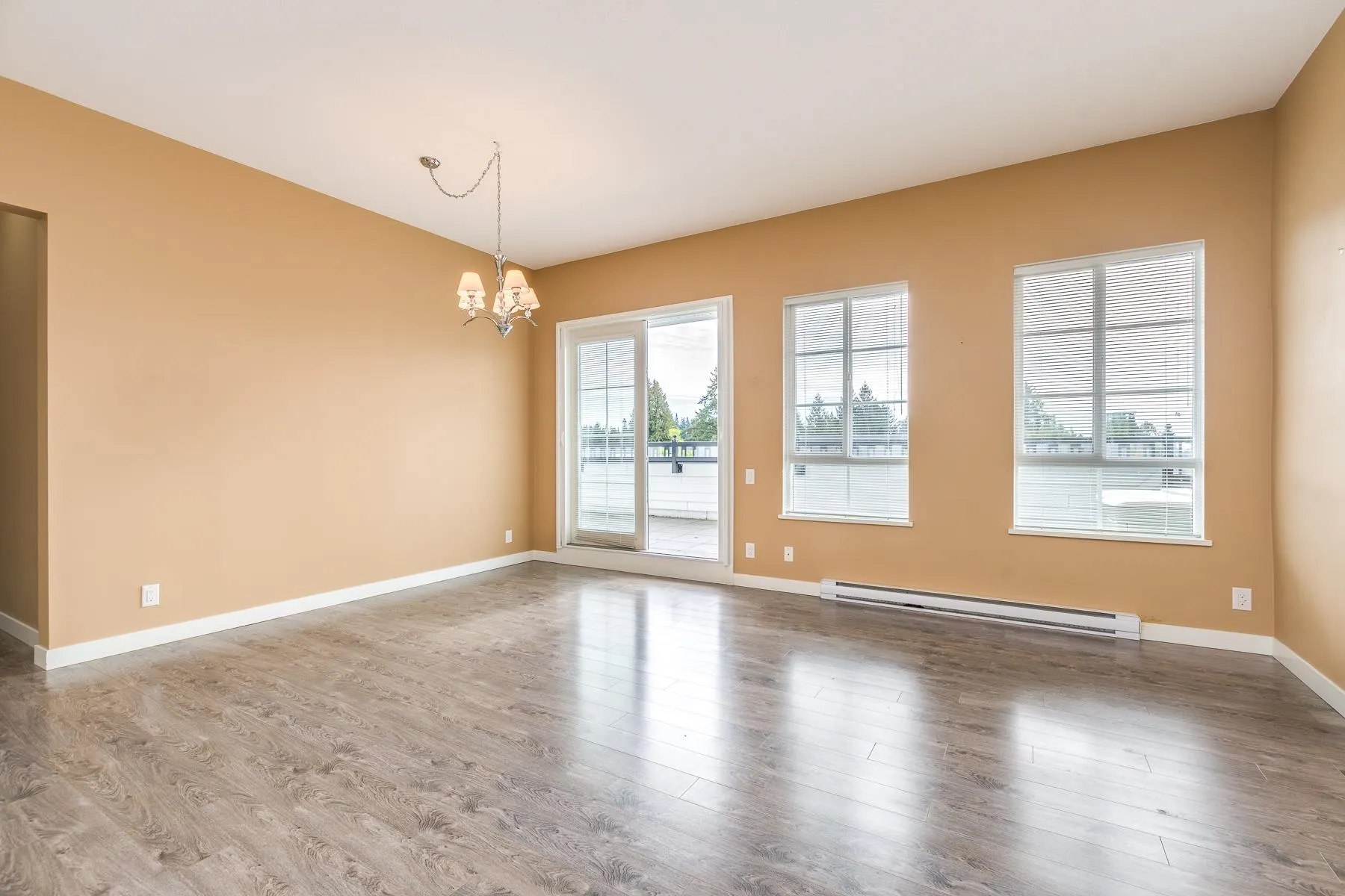 415 553 Foster Avenue