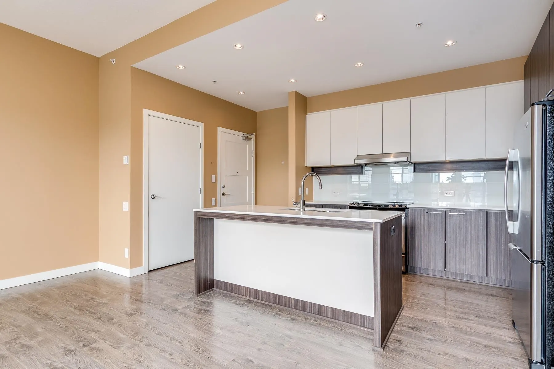 415 553 Foster Avenue