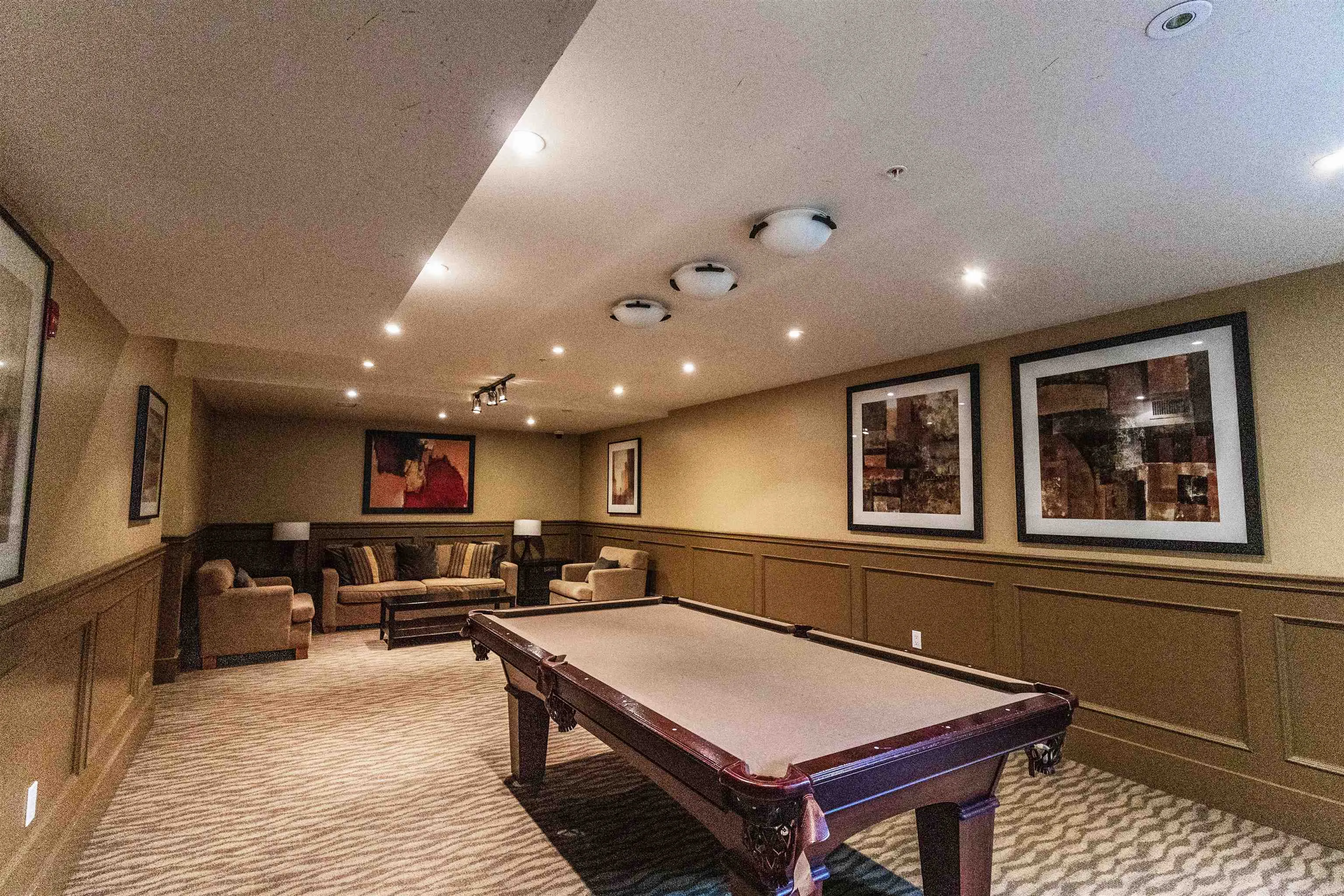 104 4883 Maclure Mews