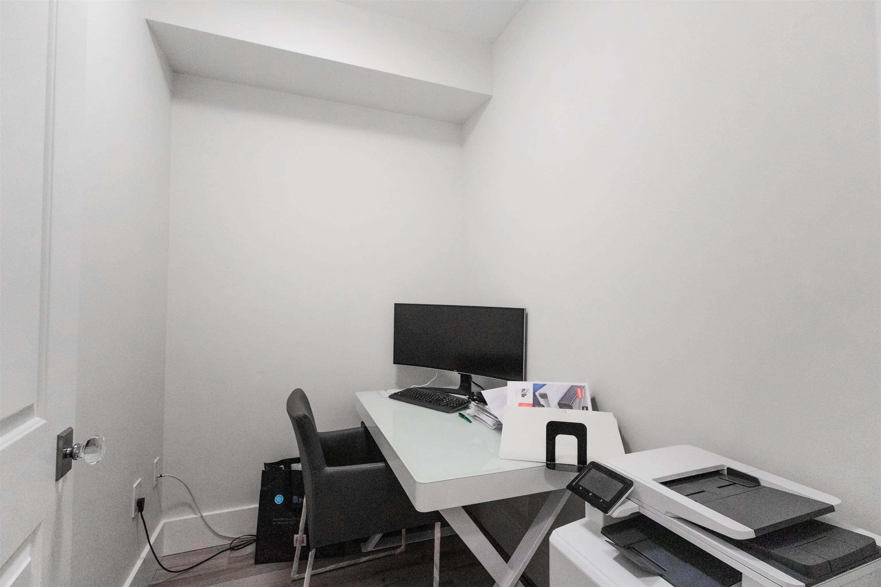 104 4883 Maclure Mews