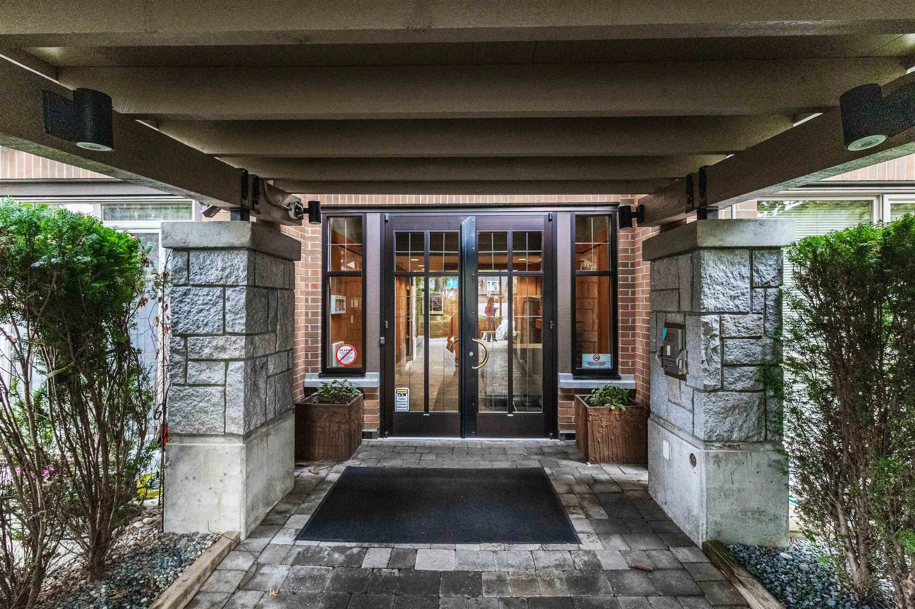 104 4883 Maclure Mews