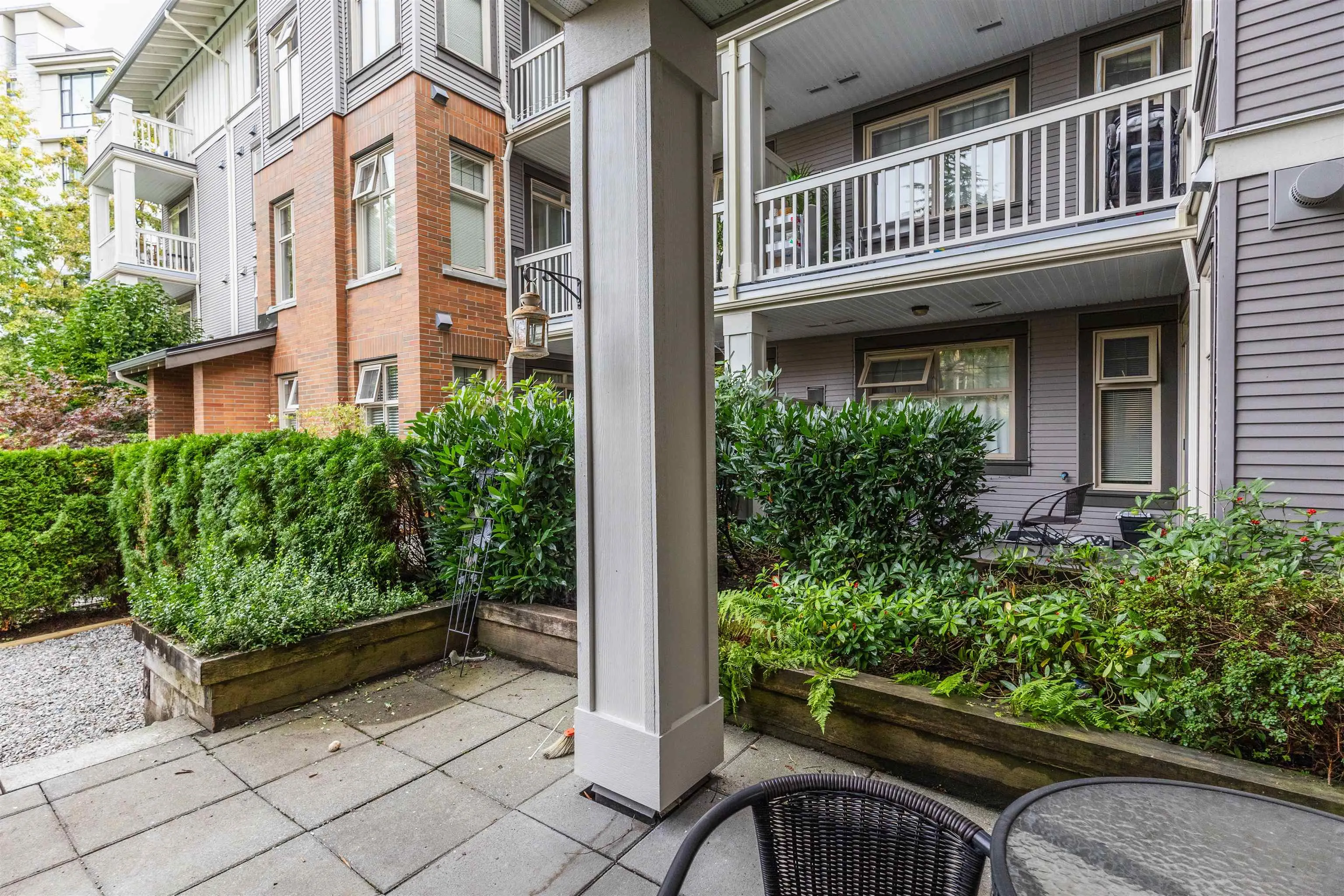 104 4883 Maclure Mews