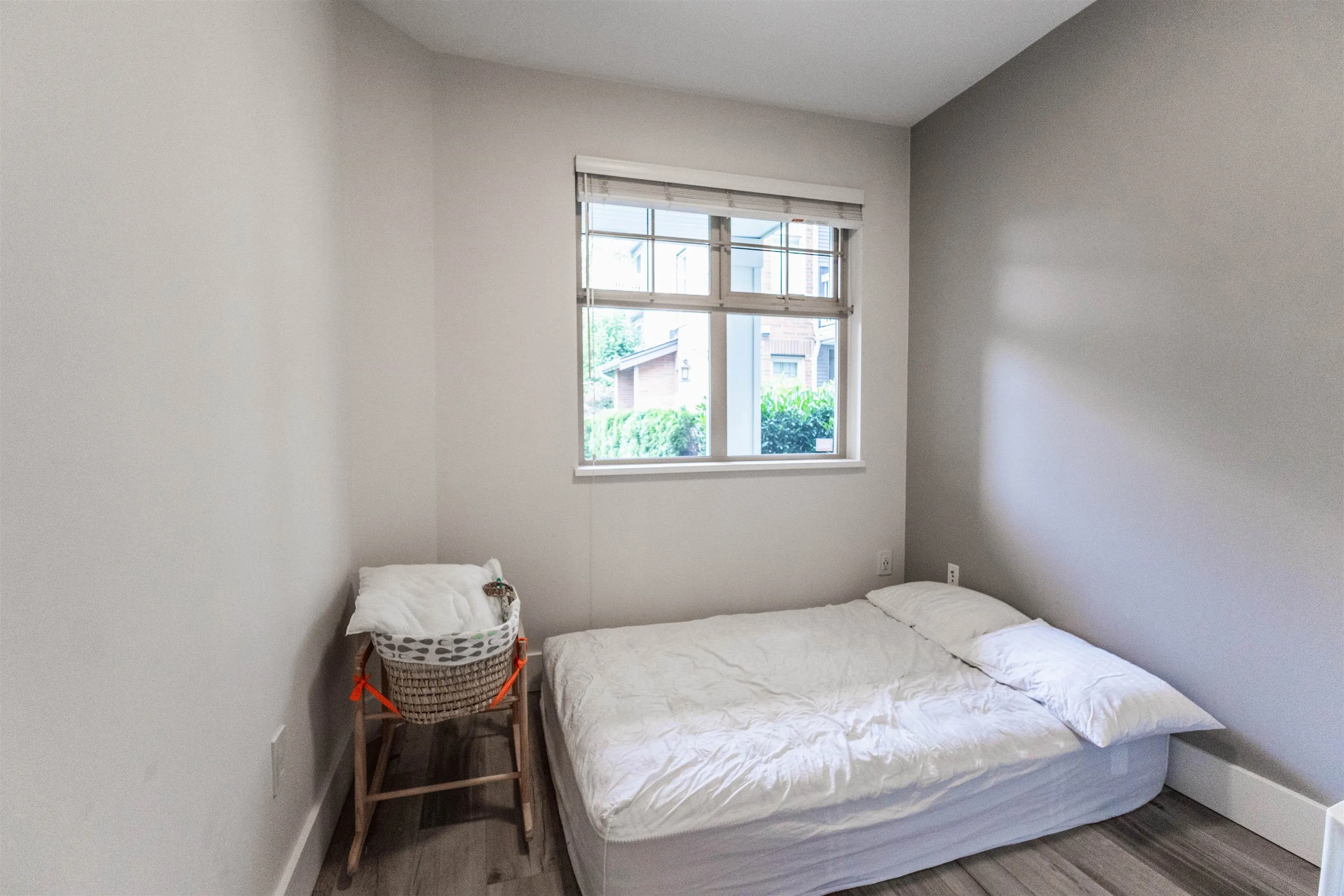 104 4883 Maclure Mews