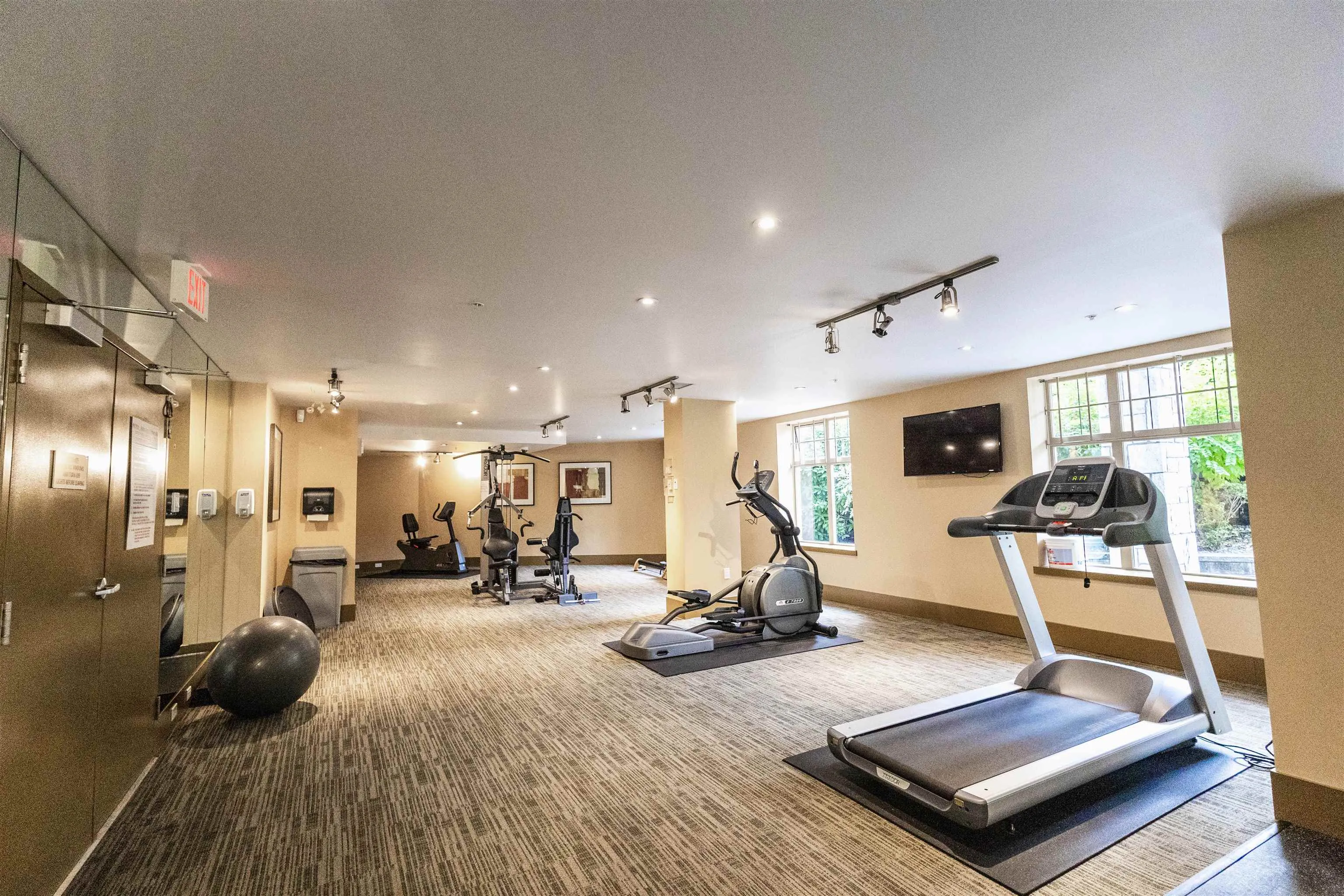 104 4883 Maclure Mews