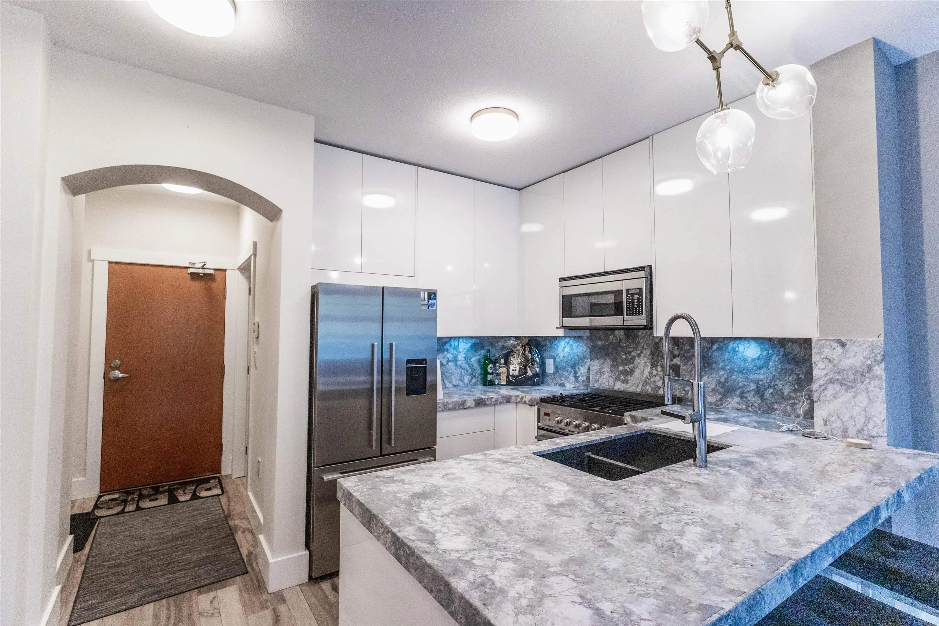104 4883 Maclure Mews