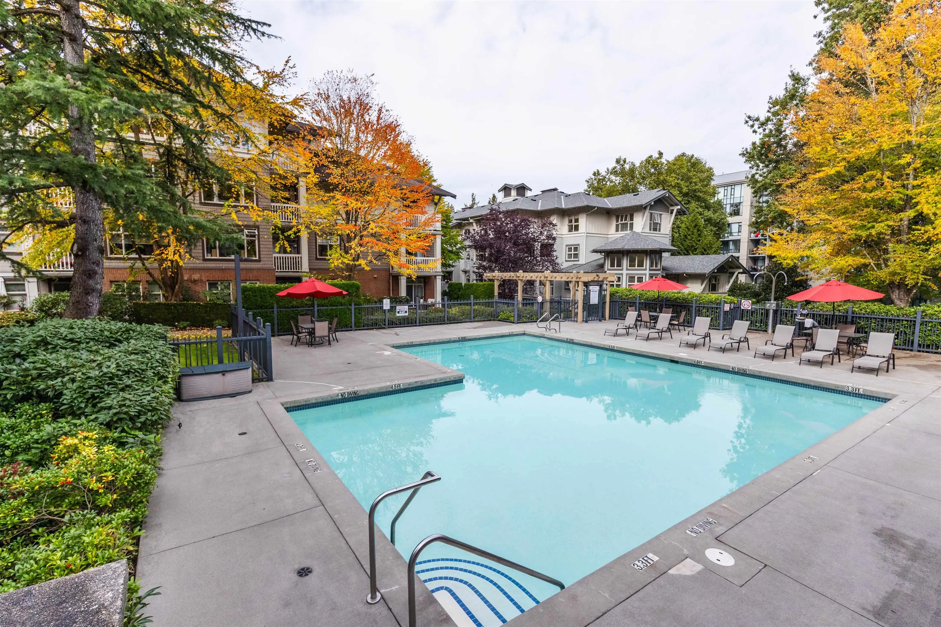 104 4883 Maclure Mews