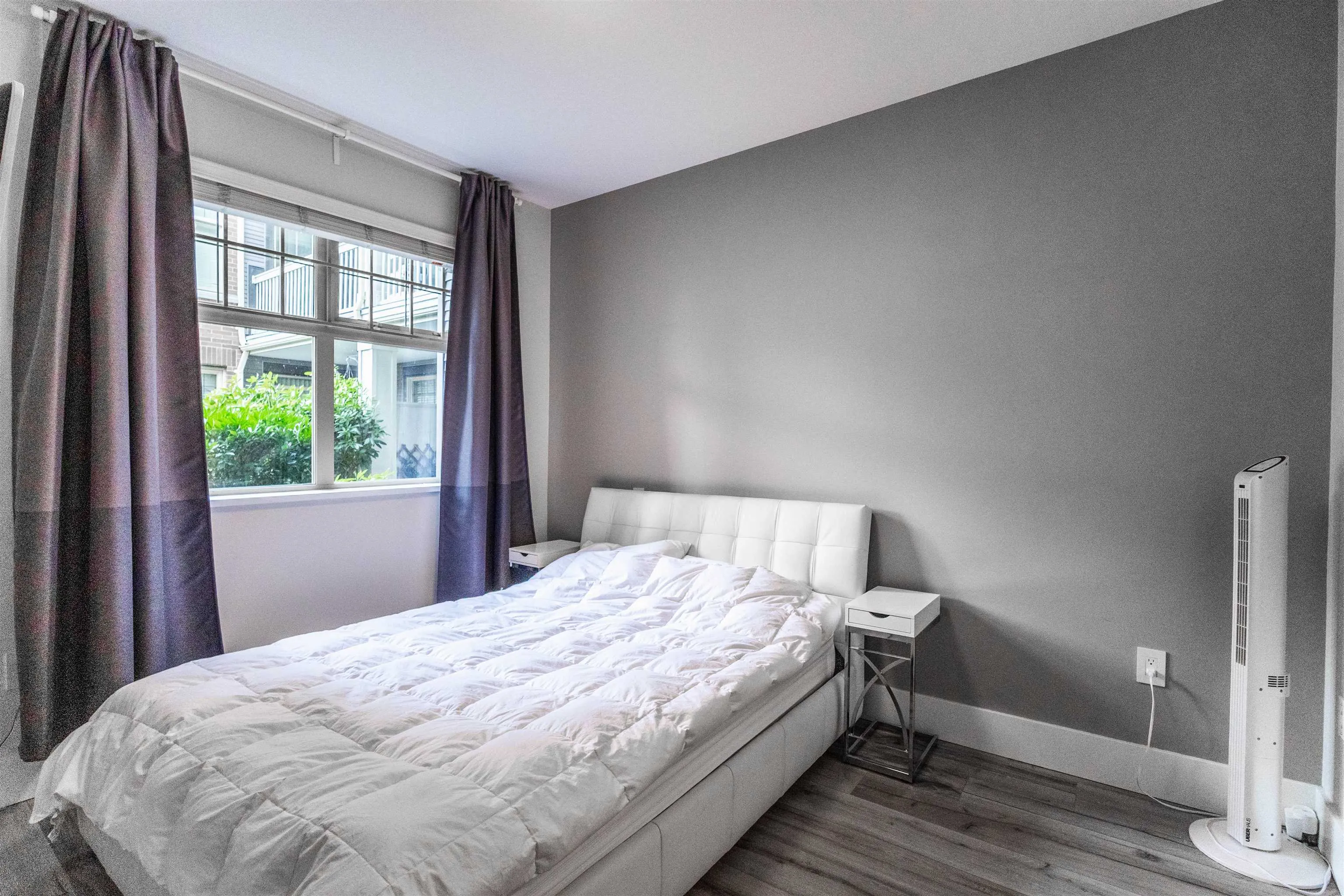 104 4883 Maclure Mews