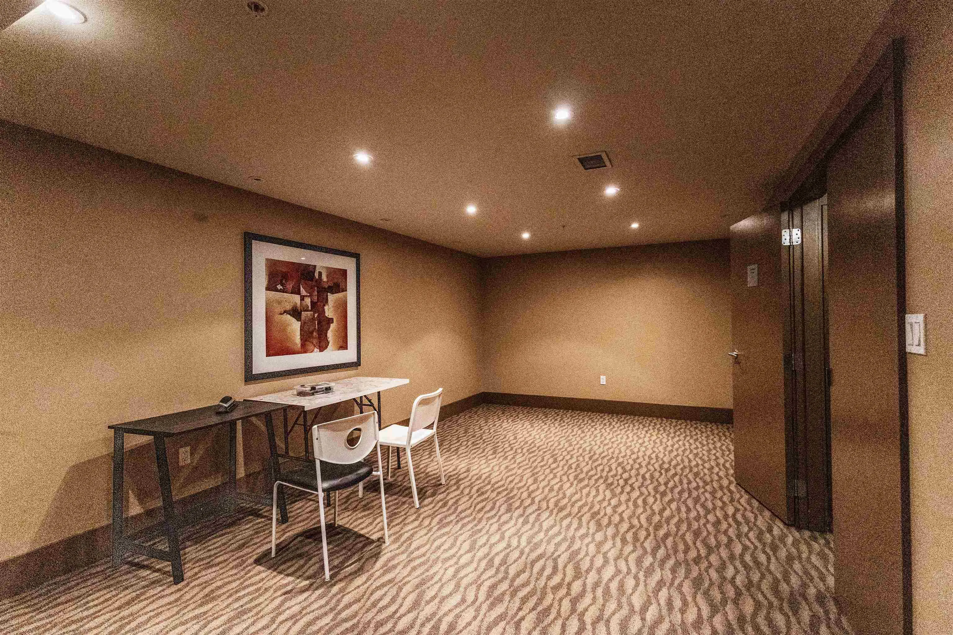 104 4883 Maclure Mews