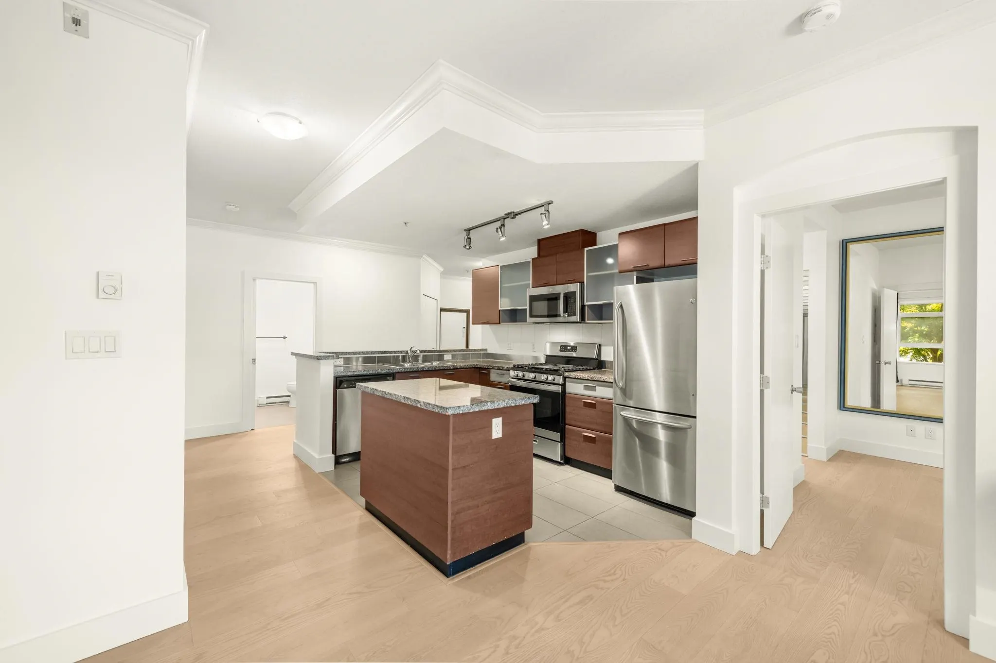 115 6033 Katsura Street