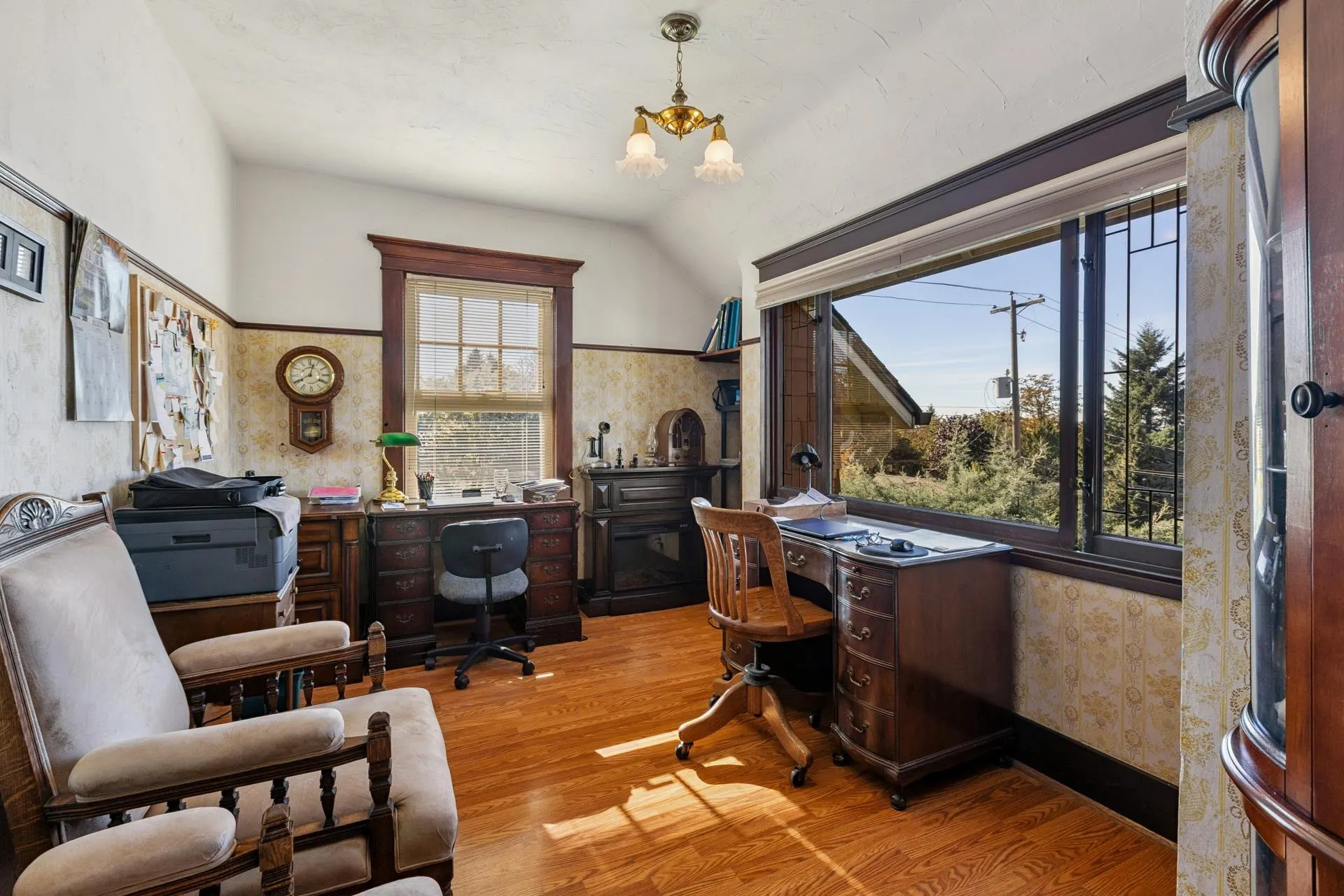 234 W Windsor Road