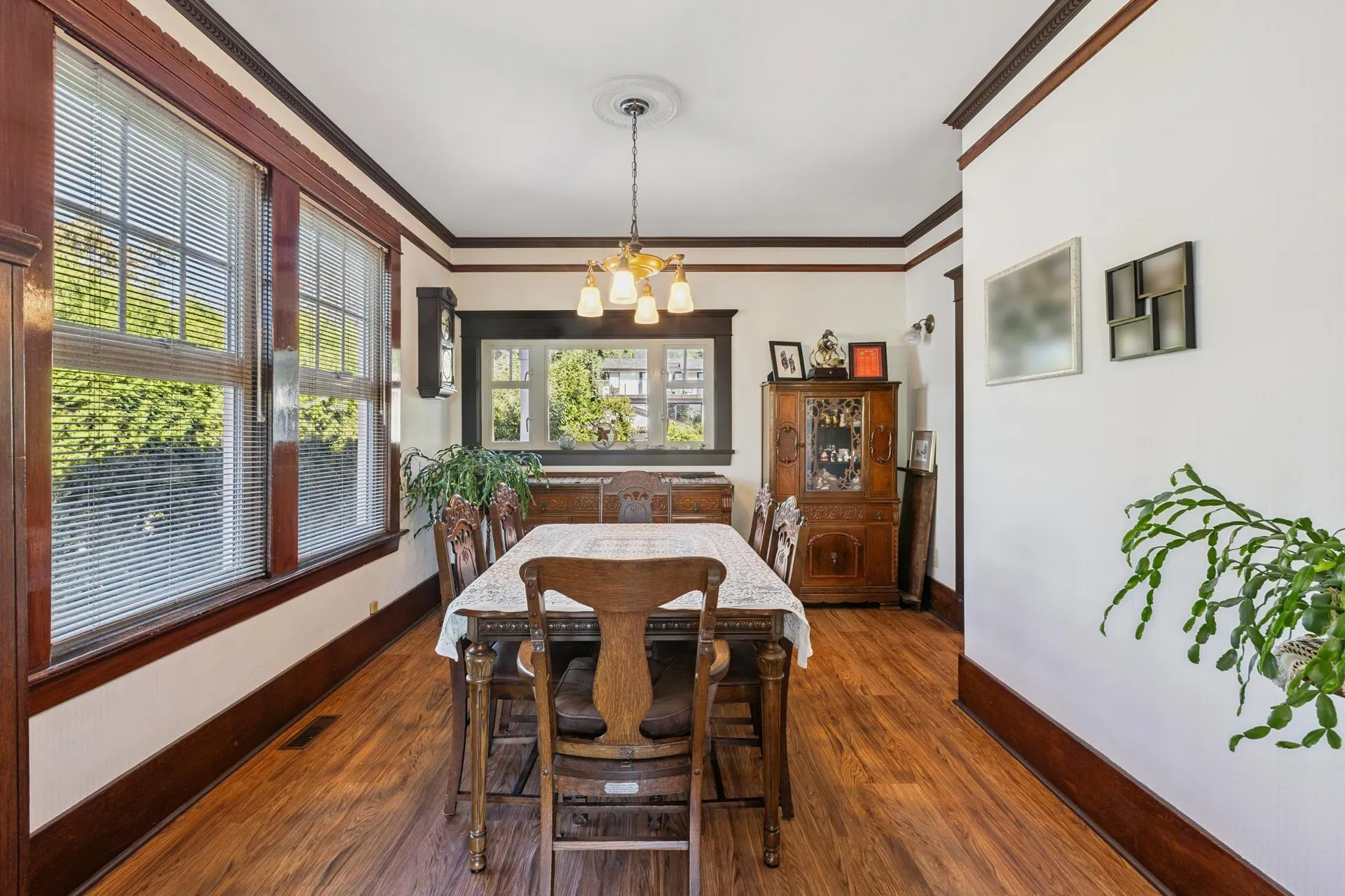 234 W Windsor Road
