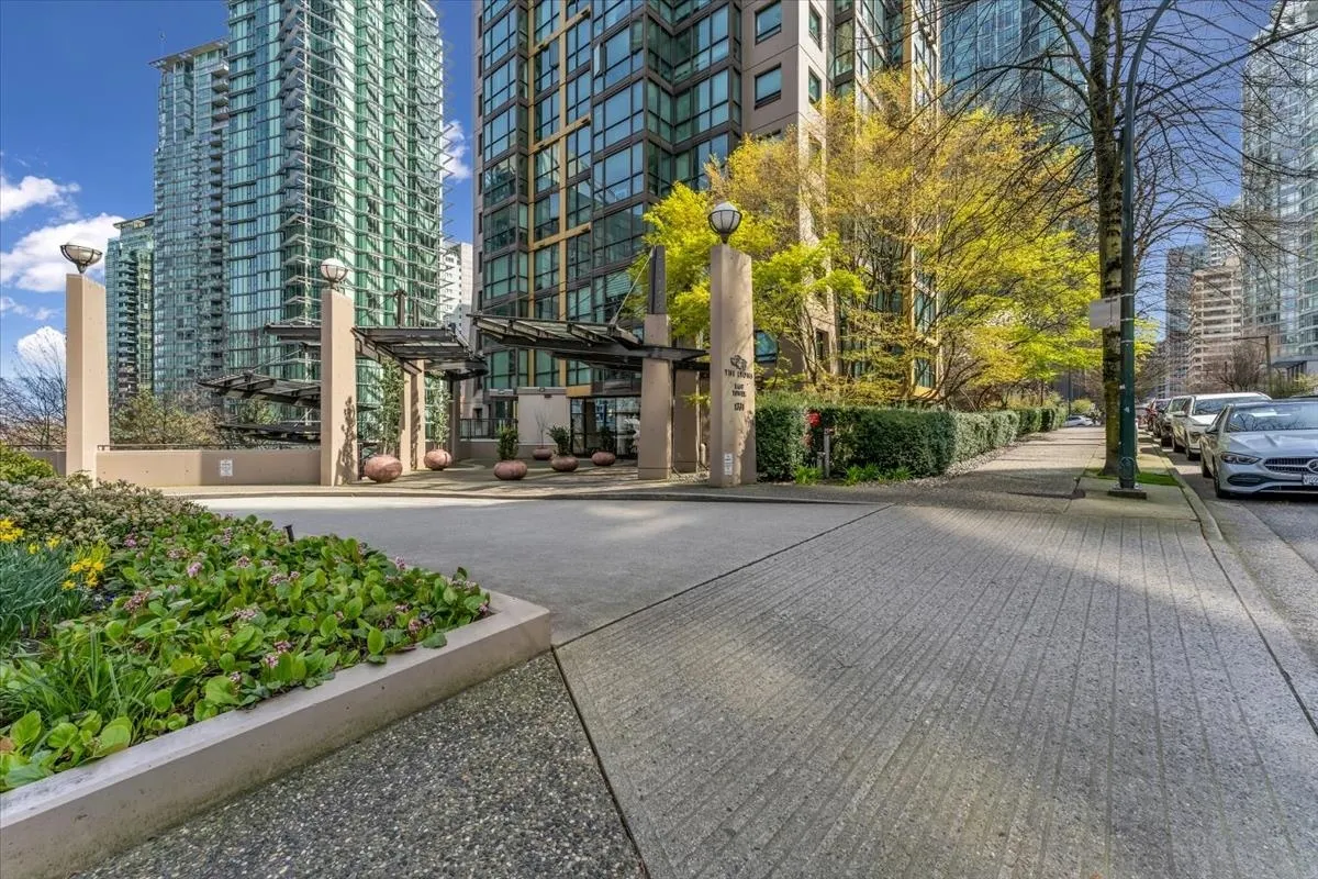 2011 1331 Alberni Street