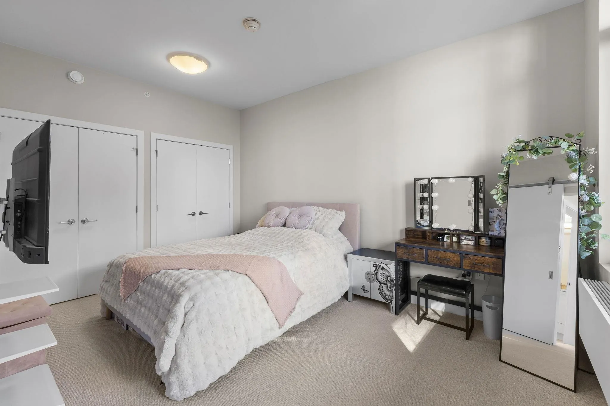 111 8761 University Crescent