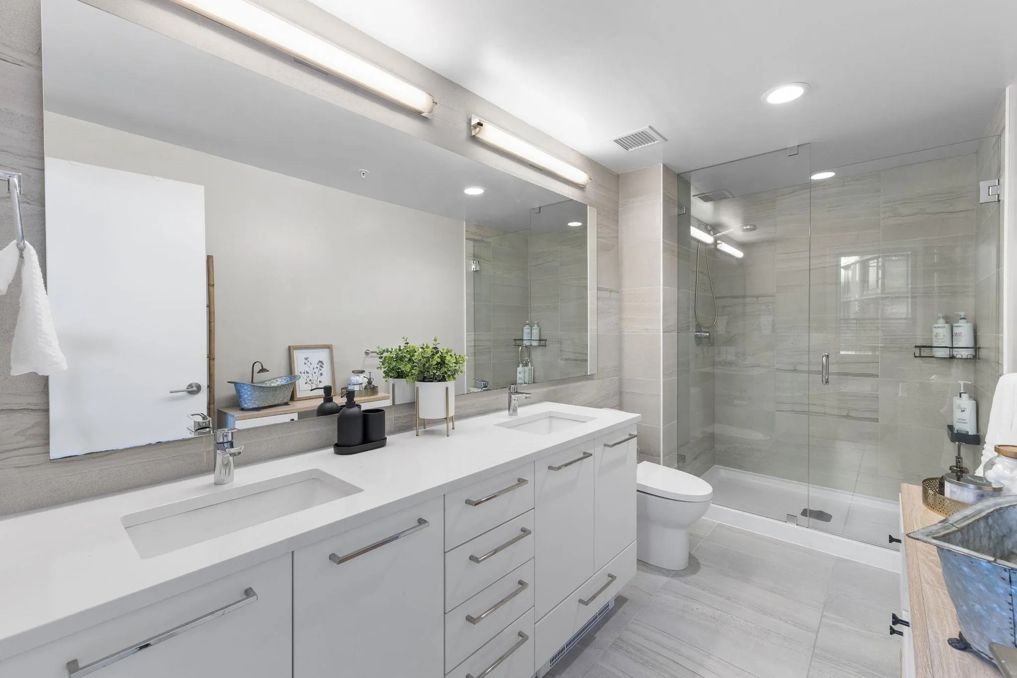 111 8761 University Crescent