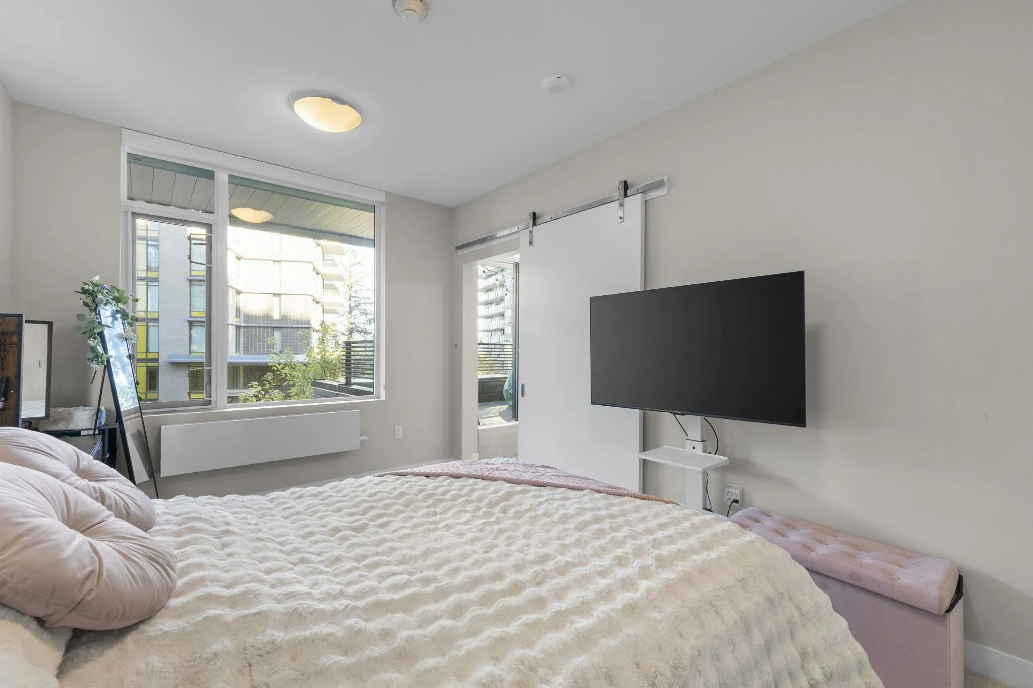 111 8761 University Crescent