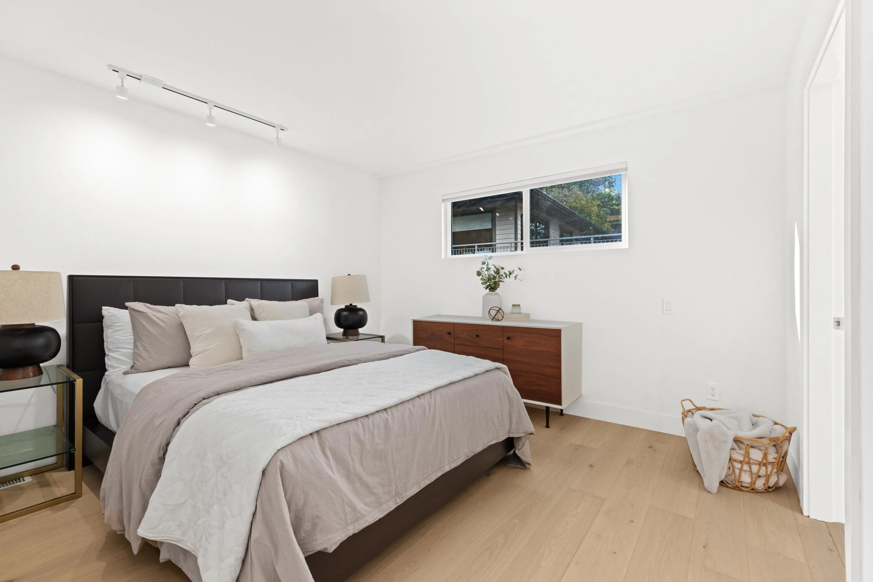 5540 Marine Drive