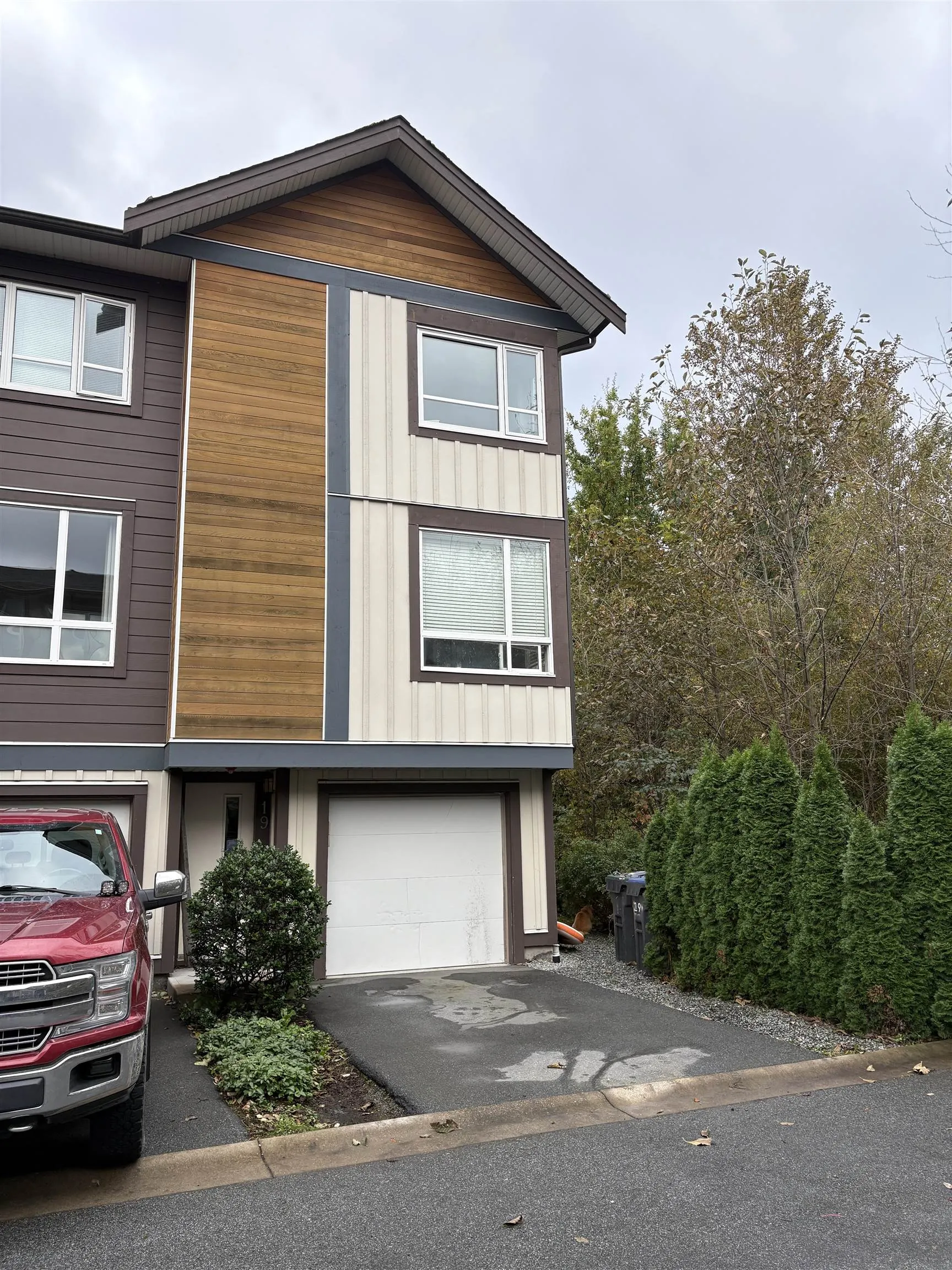 19 1188 Wilson Crescent