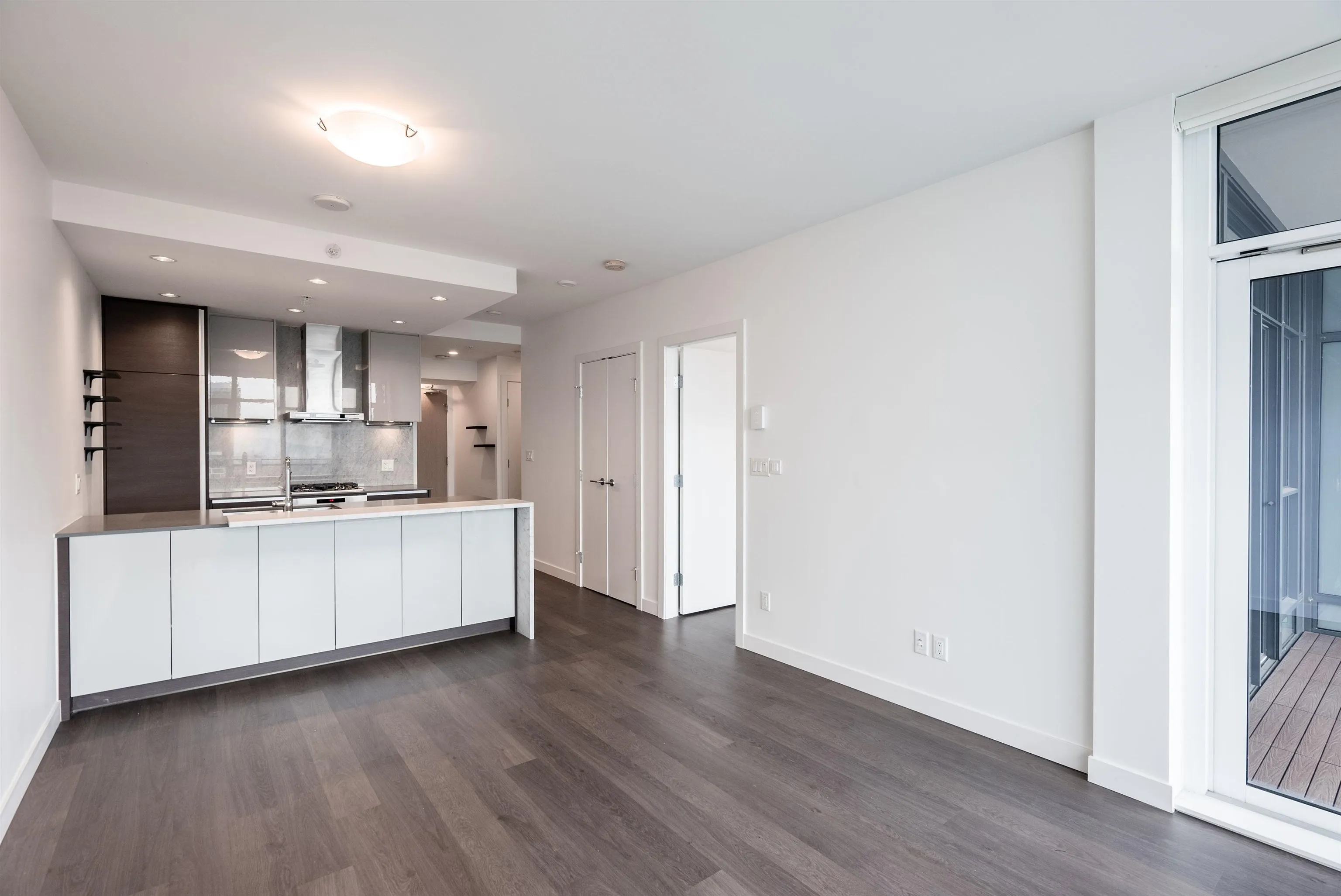 3706 6098 Station Street