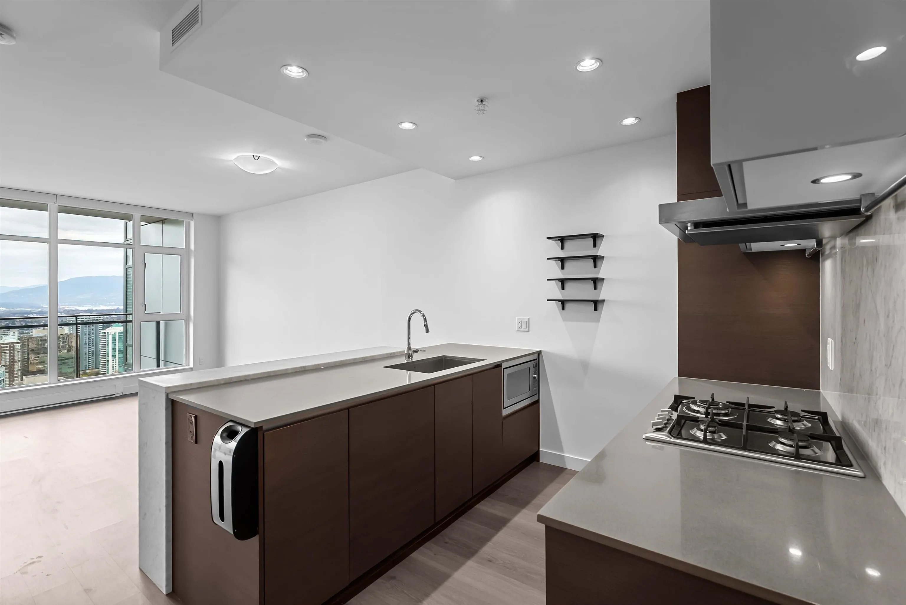 3706 6098 Station Street