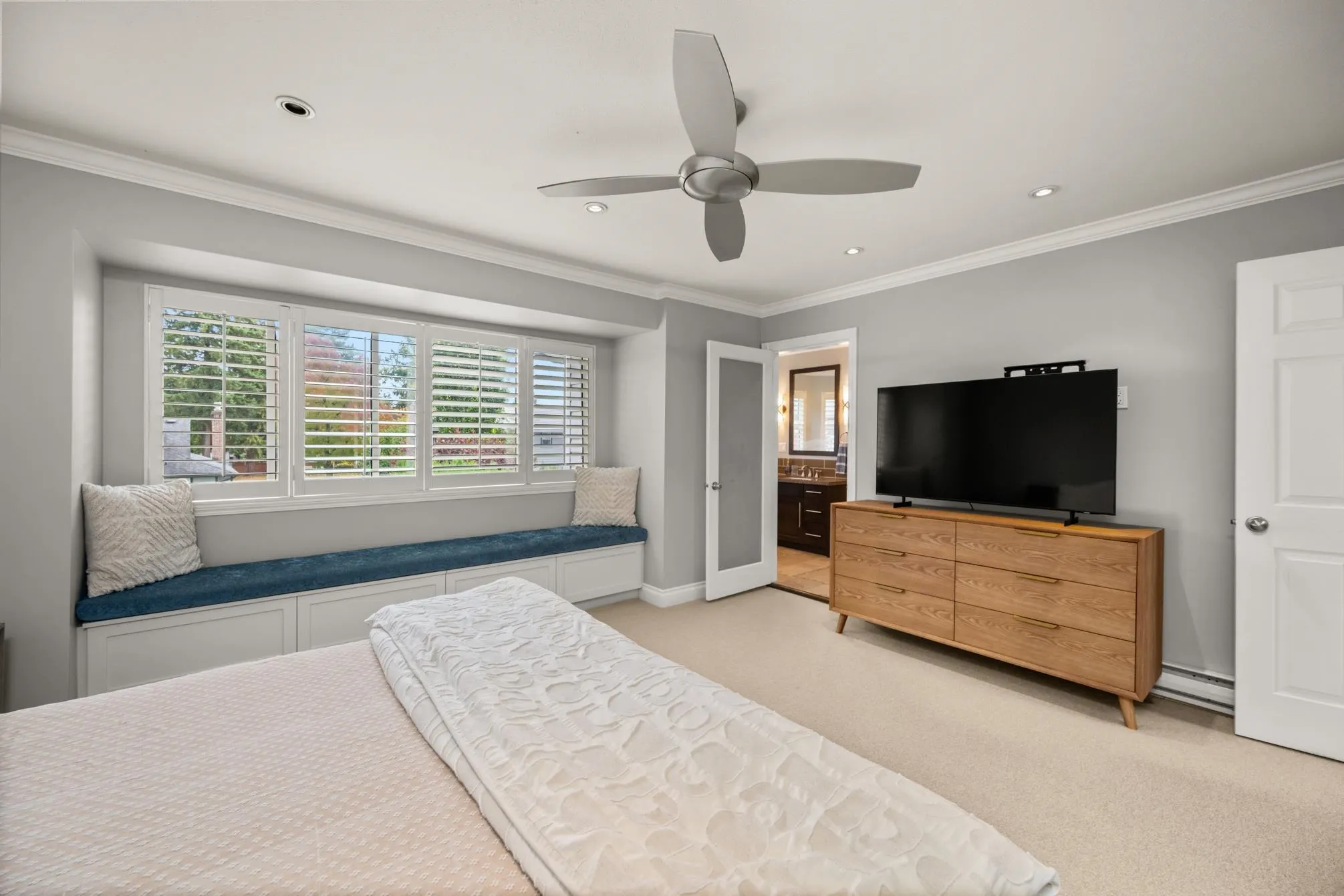 5976 Southpark Grove