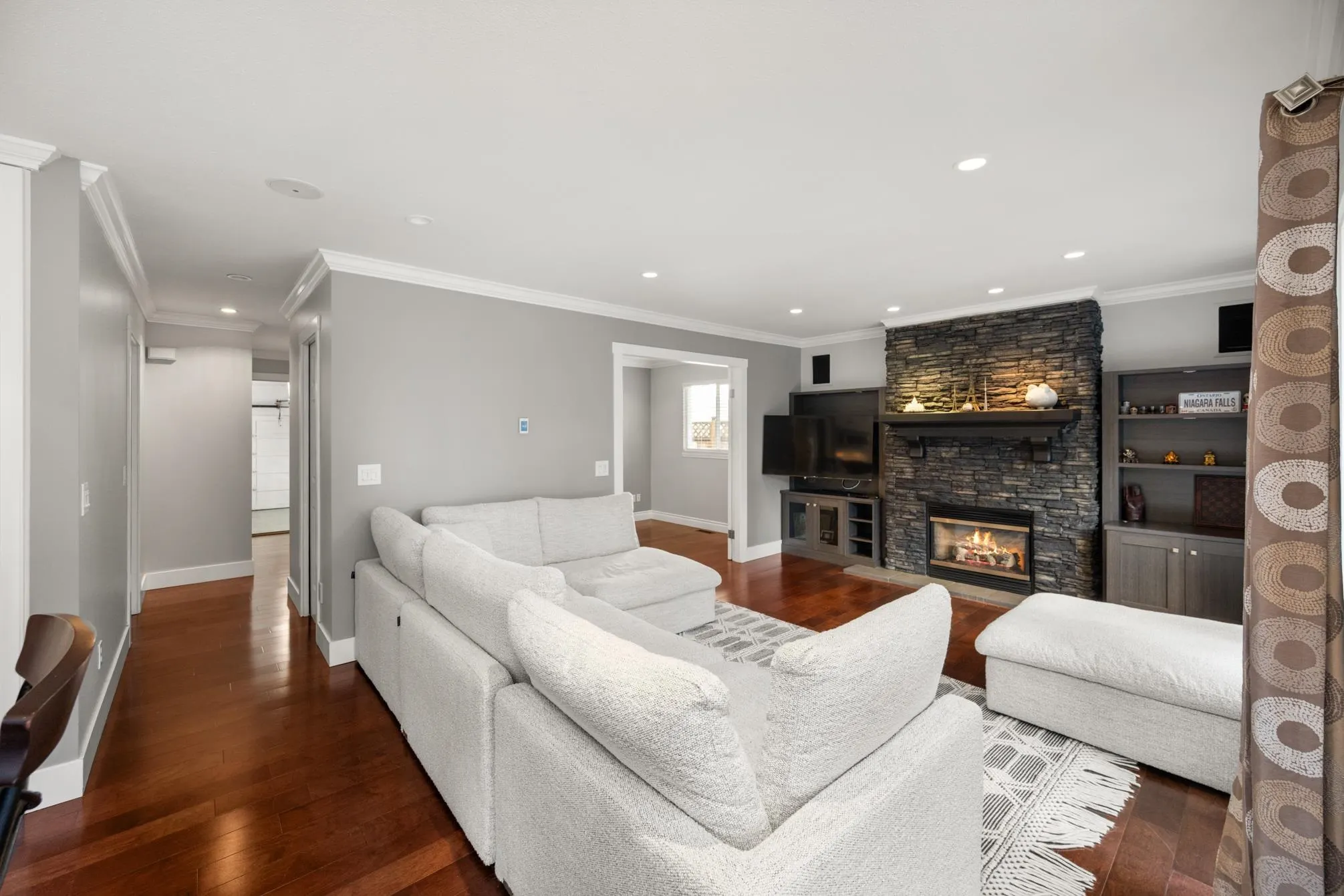 5976 Southpark Grove
