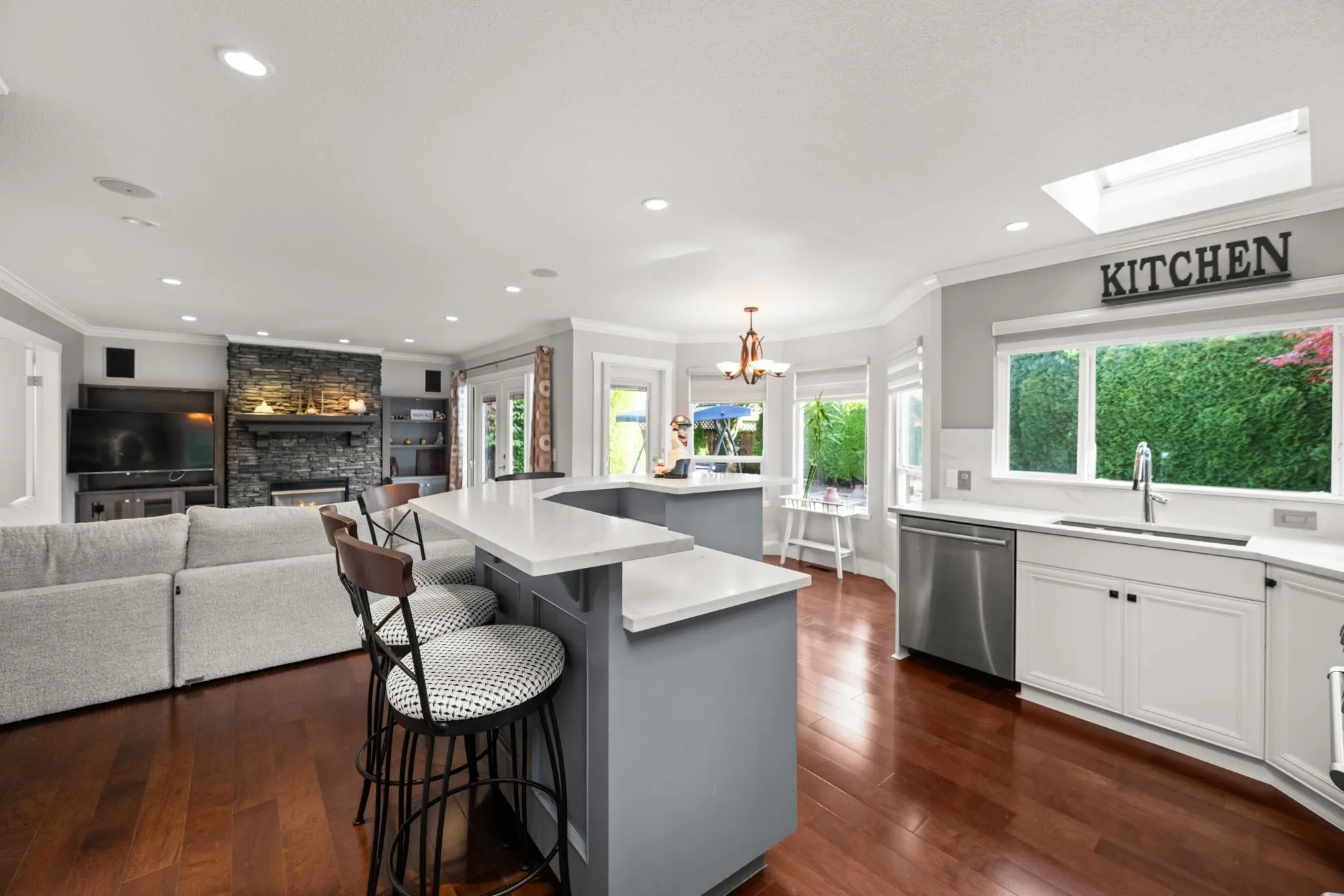 5976 Southpark Grove